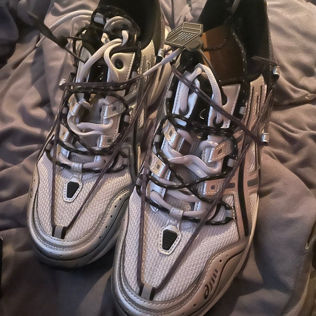 Asics x Andersson Bell Gel-1090 Glacier Grey Silver 착용 스타일