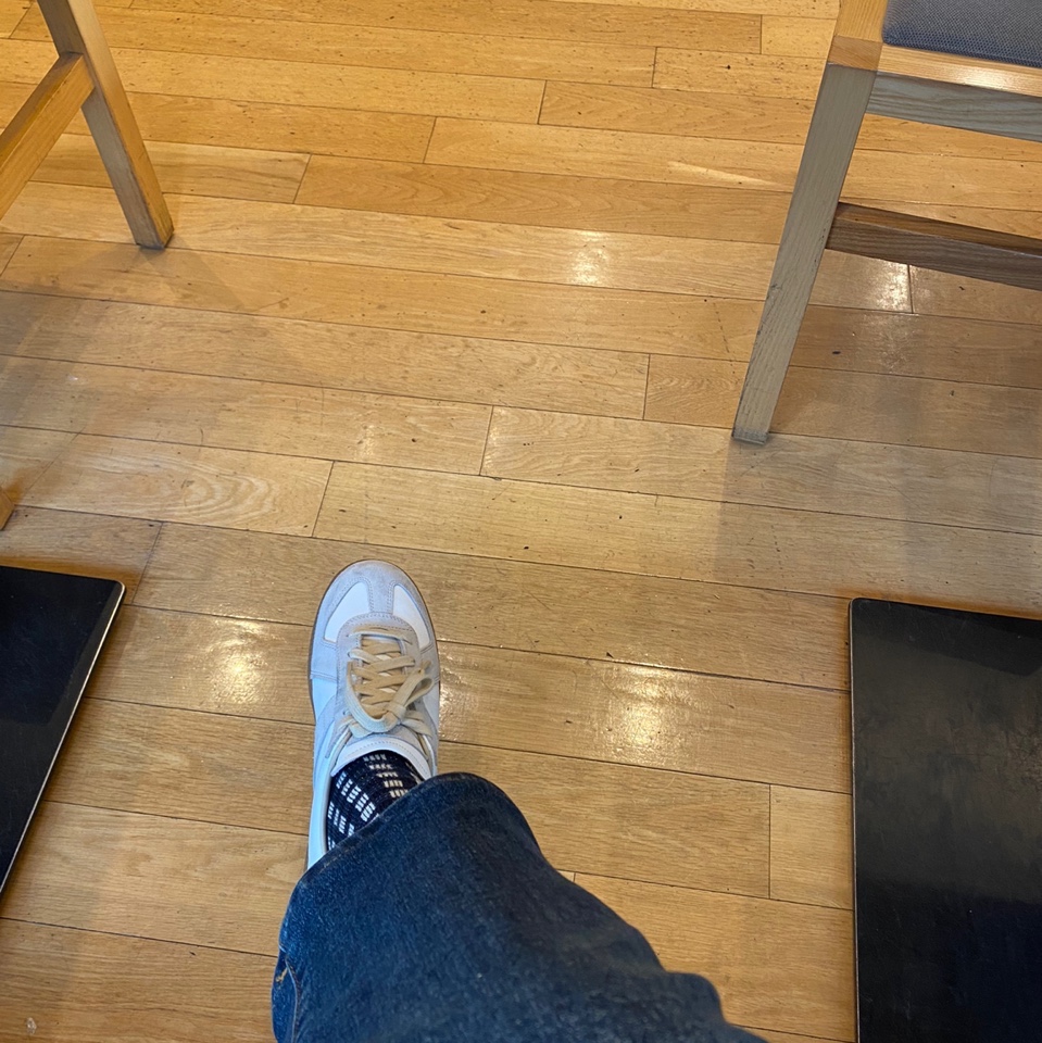 (W) Maison Margiela Calfskin Replica Sneakers White 착용 스타일