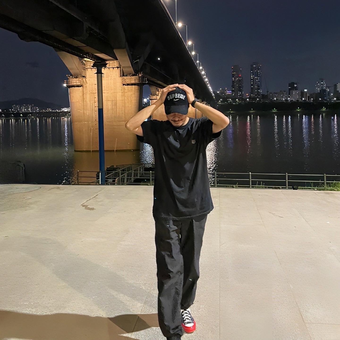 Supreme x Nike Arc Corduroy 6-Panel Black - 22SS, Converse x Play Comme des Garcons Chuck 70 Hi Black 착용 스타일