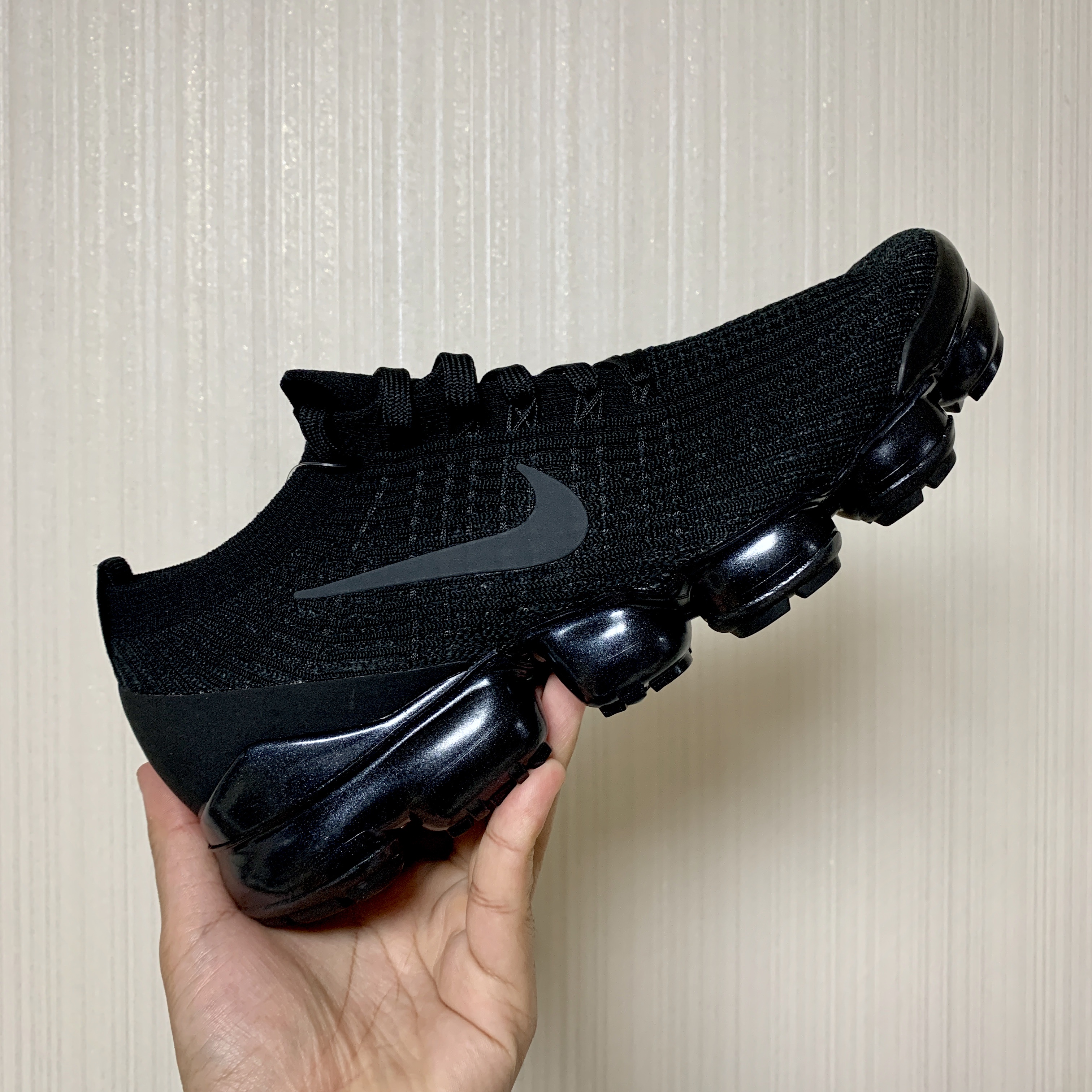 Nike Air VaporMax Flyknit 3.0 Triple Black 착용 스타일