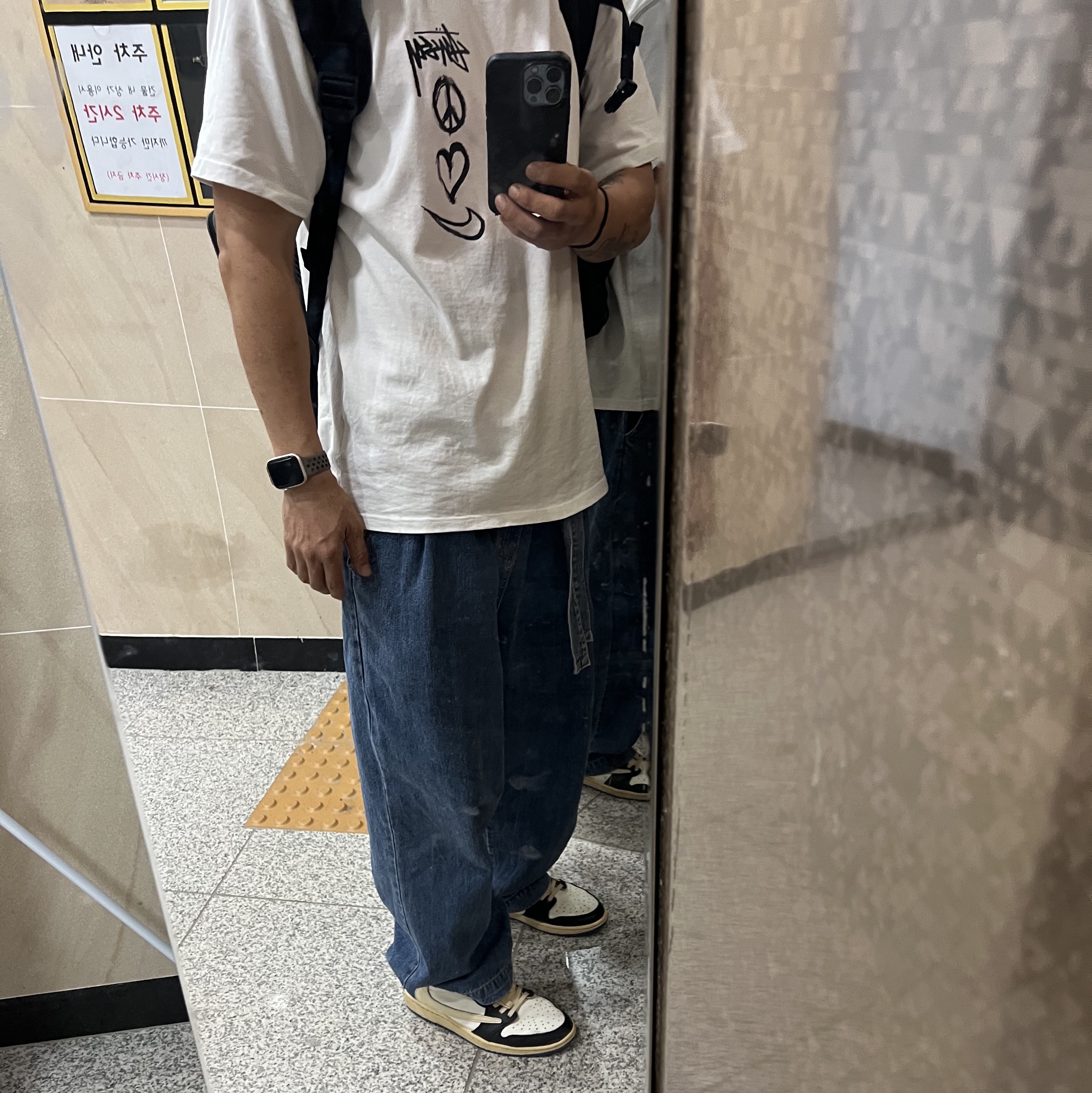 Nike x Stussy NRG RA T-Shirt Summit White (DM4942-121), Jordan 1 x Travis Scott x Fragment Retro Low OG SP Military Blue 착용 스타일
