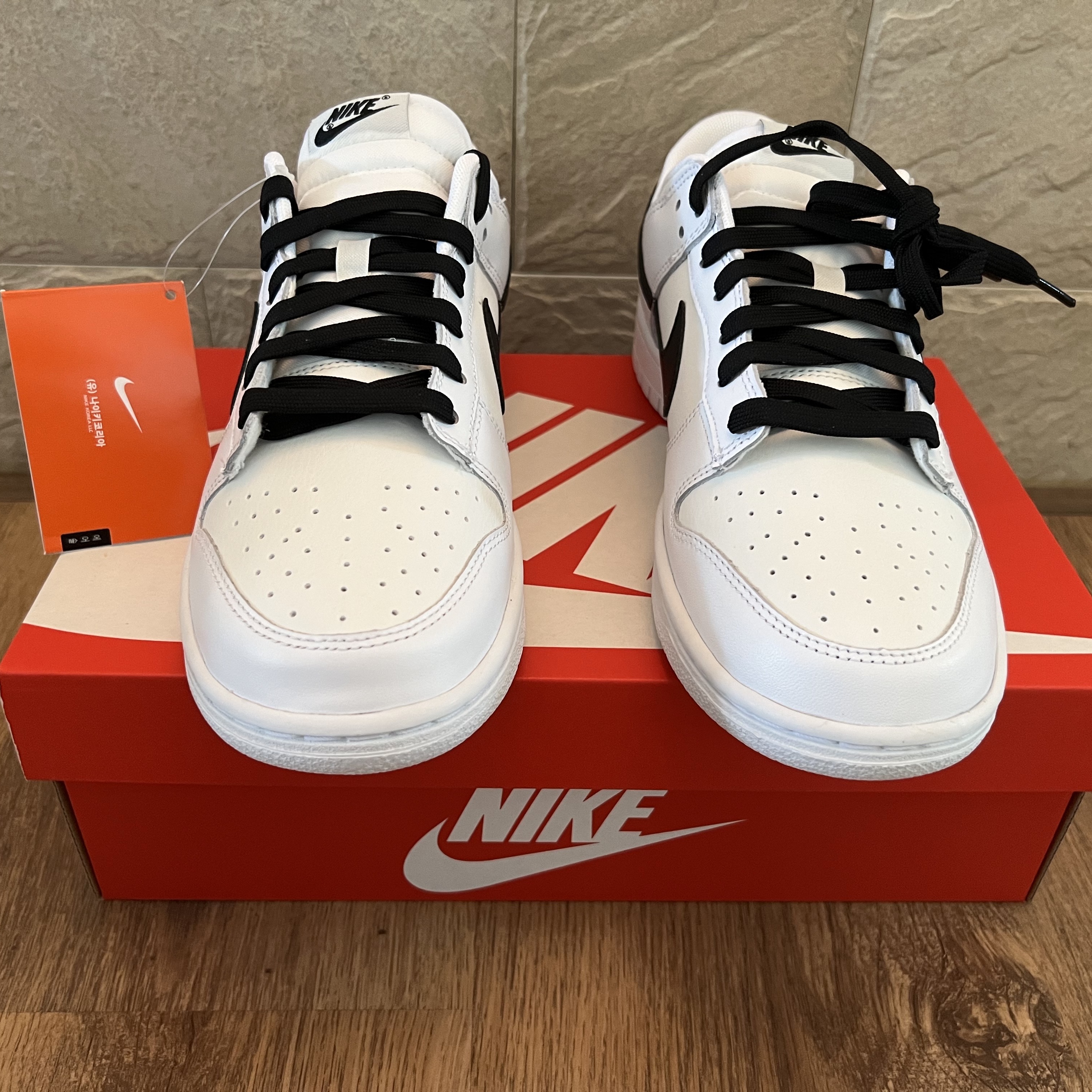 Nike Dunk Low Retro Summit White 착용 스타일 - 1