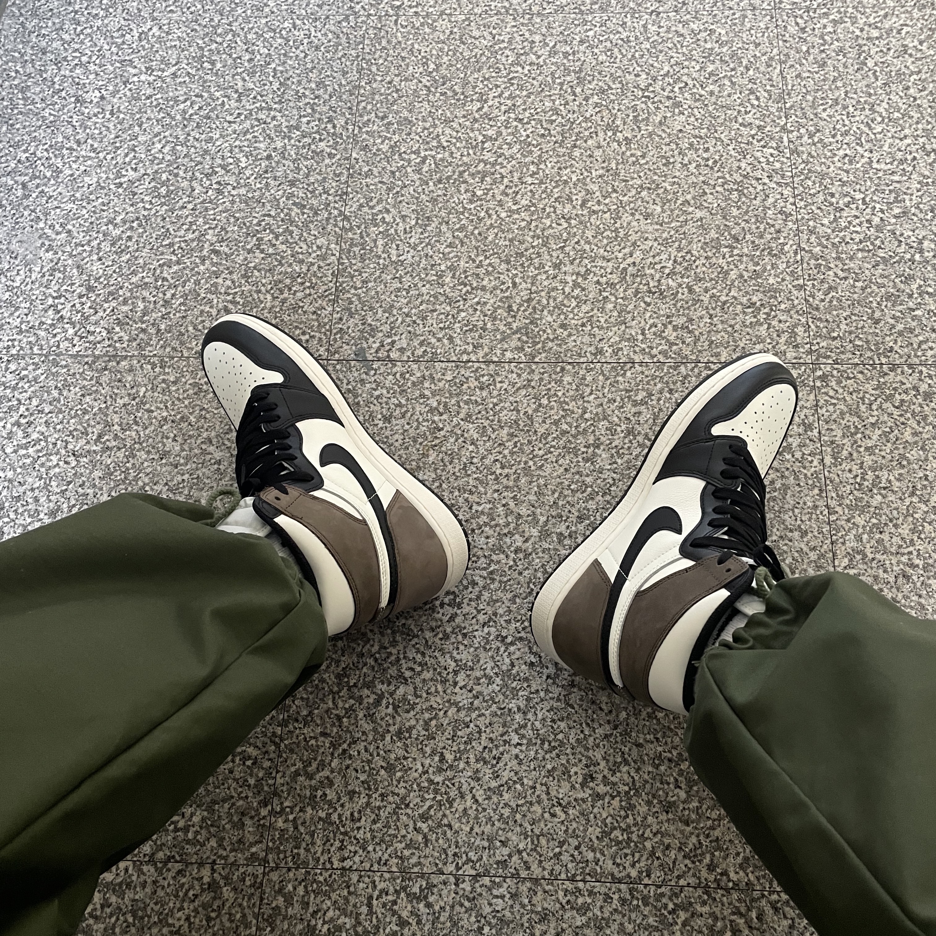 Jordan 1 Retro High OG Black Mocha 착용 스타일