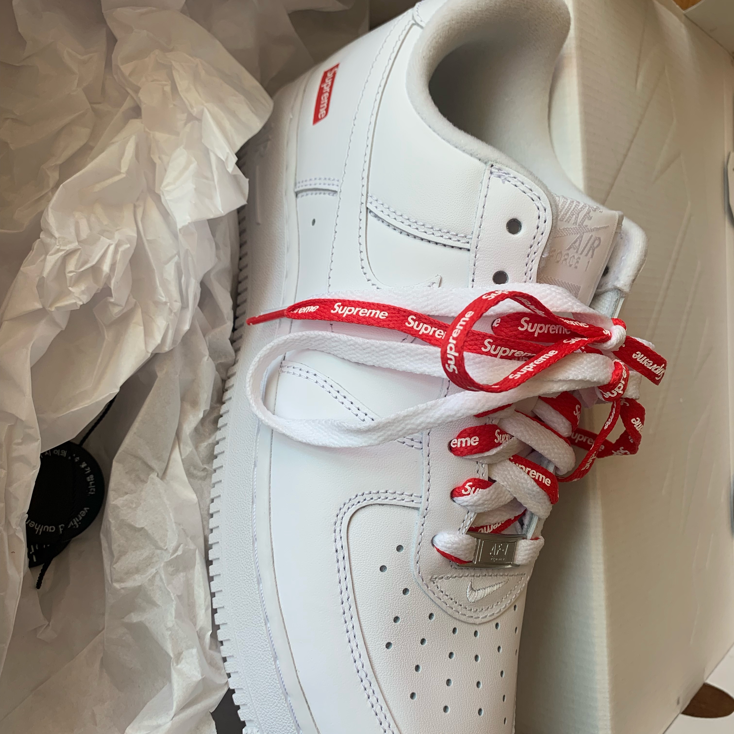 Nike x Supreme Air Force 1 Low White 착용 스타일 - 1