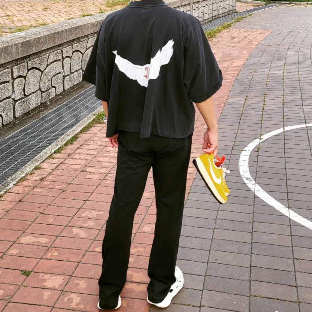 Converse x Stussy Chuck 70 High Black, Yeezy Gap Engineered By Balenciaga Dove Long Sleeve T-Shirt Beige 착용 스타일 - 4