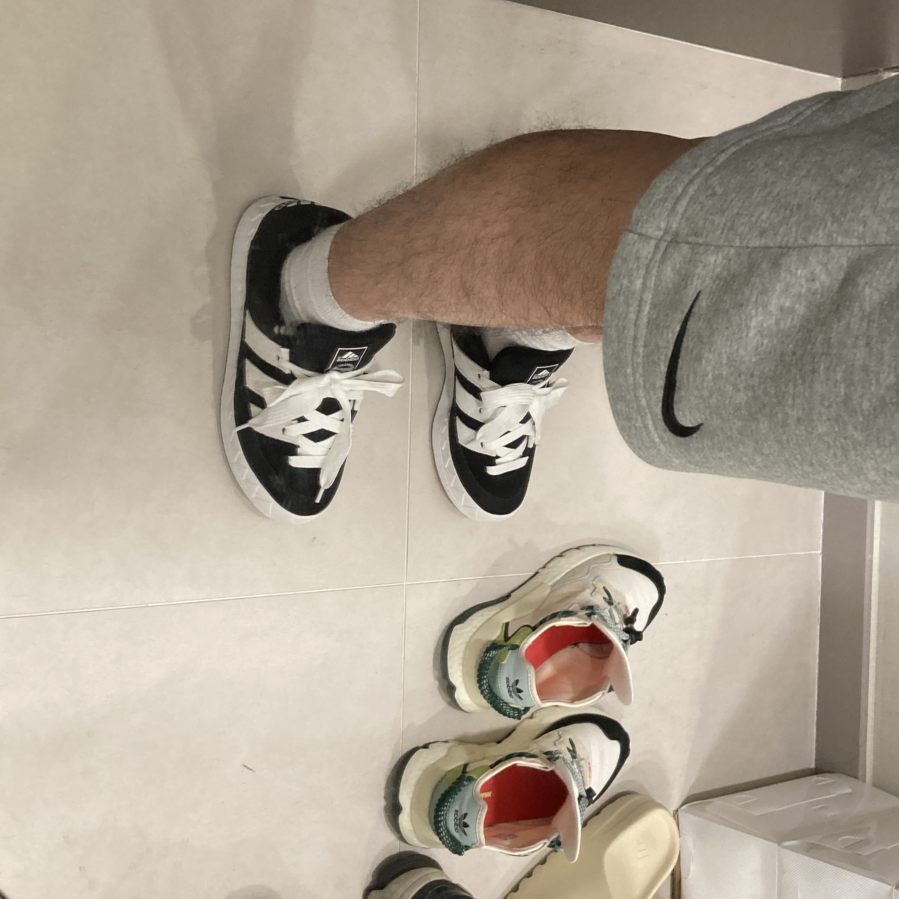 Adidas Adimatic Core Black, Adidas x Beyonce Ivy Park Nite Jogger Off White 착용 스타일 - 3