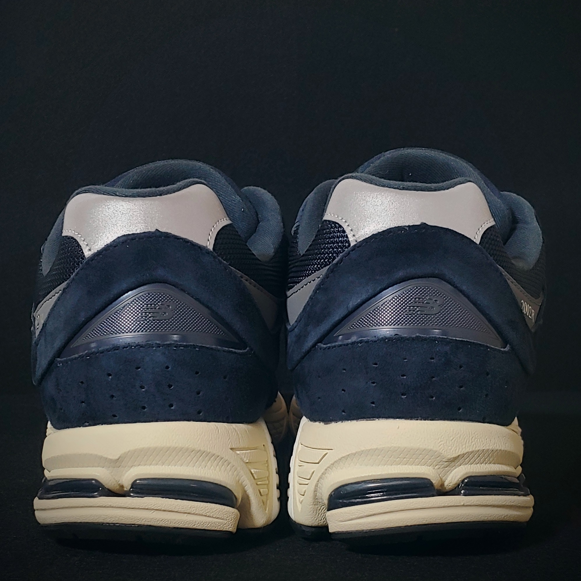 New Balance 2002R Eclipse Castlerock 착용 스타일 - 3
