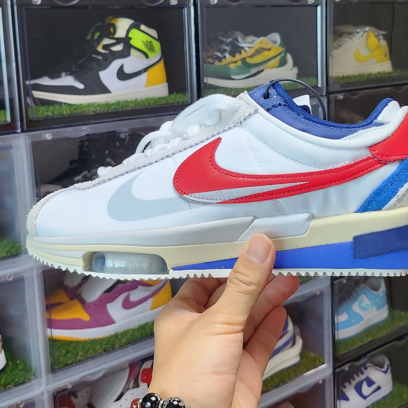 Nike x Sacai Zoom Cortez SP White and University Red 착용 스타일 - 1