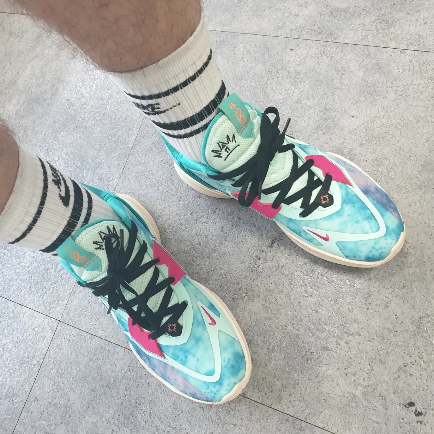 Nike Kyrie Low 5 Community 착용 스타일 - 2
