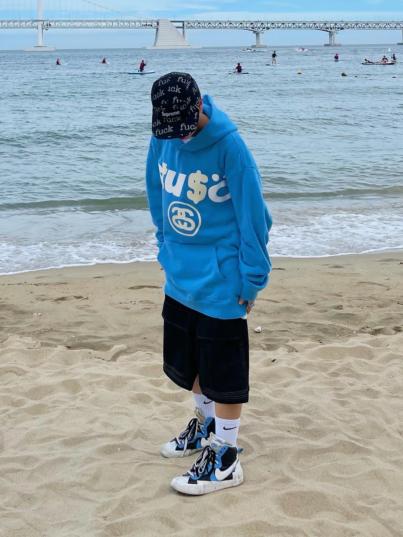 Stussy x Cactus Plant Flea Market 8 Ball Pigment Dyed Hoodie Blue, Nike x Sacai Blazer Mid White Black Legend Blue 착용 스타일 - 2