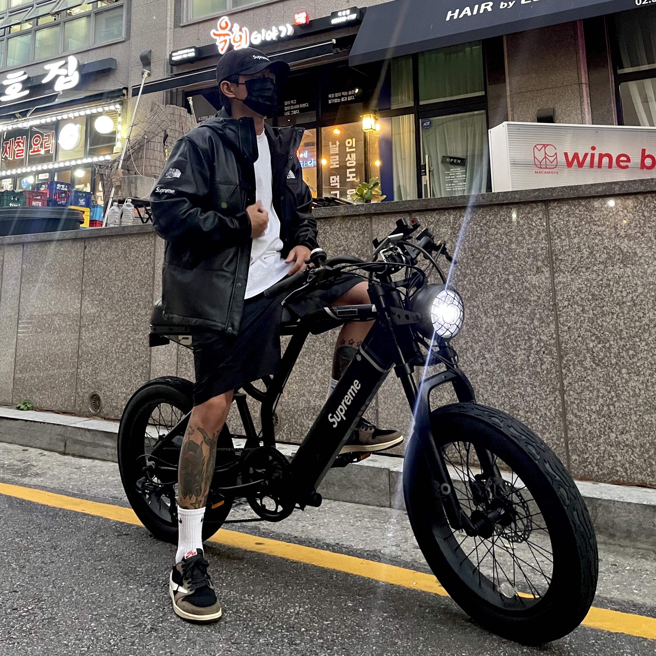 Supreme Waxed Cotton Camp Cap Black - 21FW, Supreme x The North Face Leather Mountain Parka Black - 18FW 착용 스타일 - 1