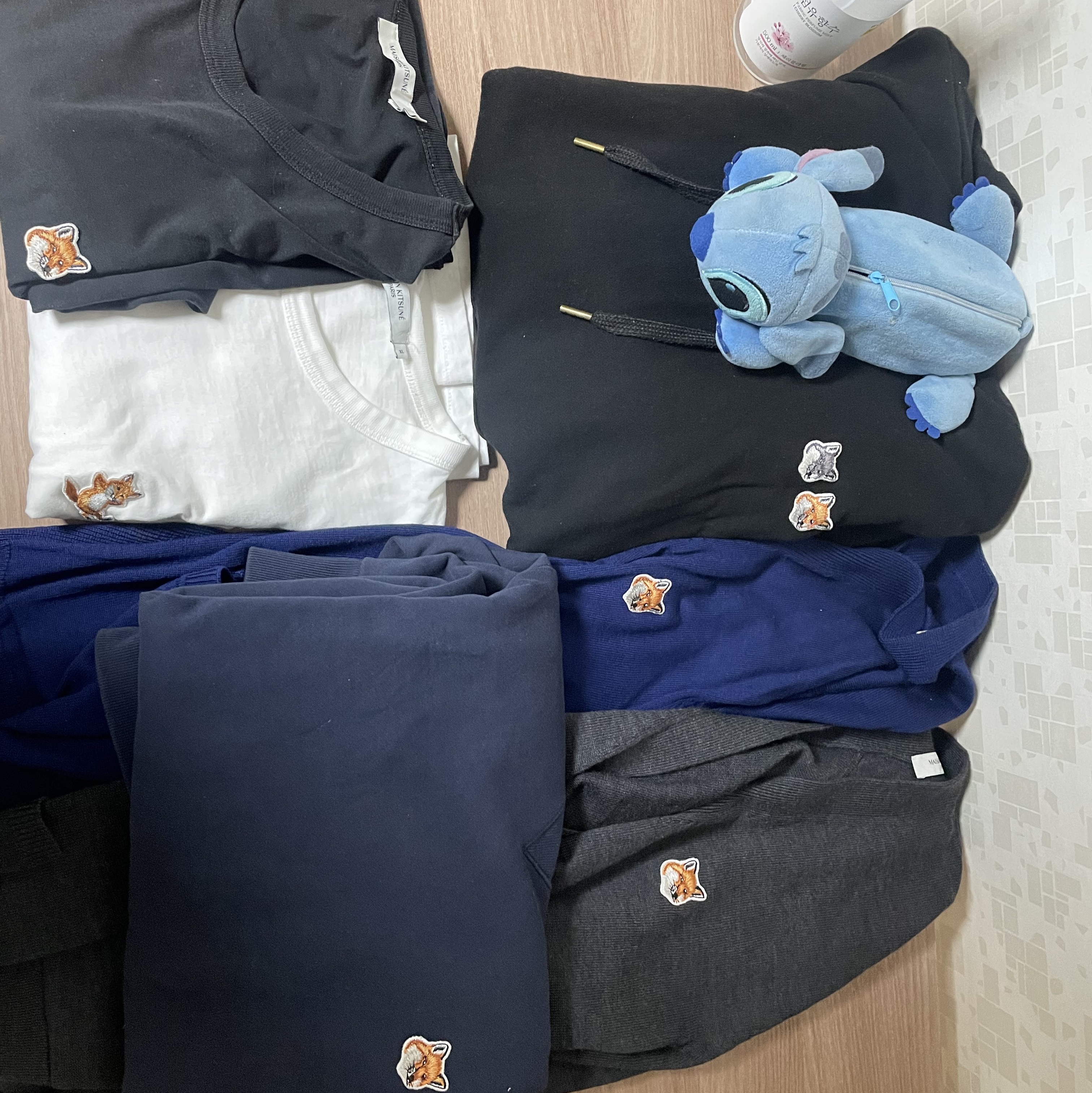 Maison Kitsune Fox Head Patch Classic Cardigan Anthracite Melange, Maison Kitsune Fox Head Patch Cardigan Navy 착용 스타일