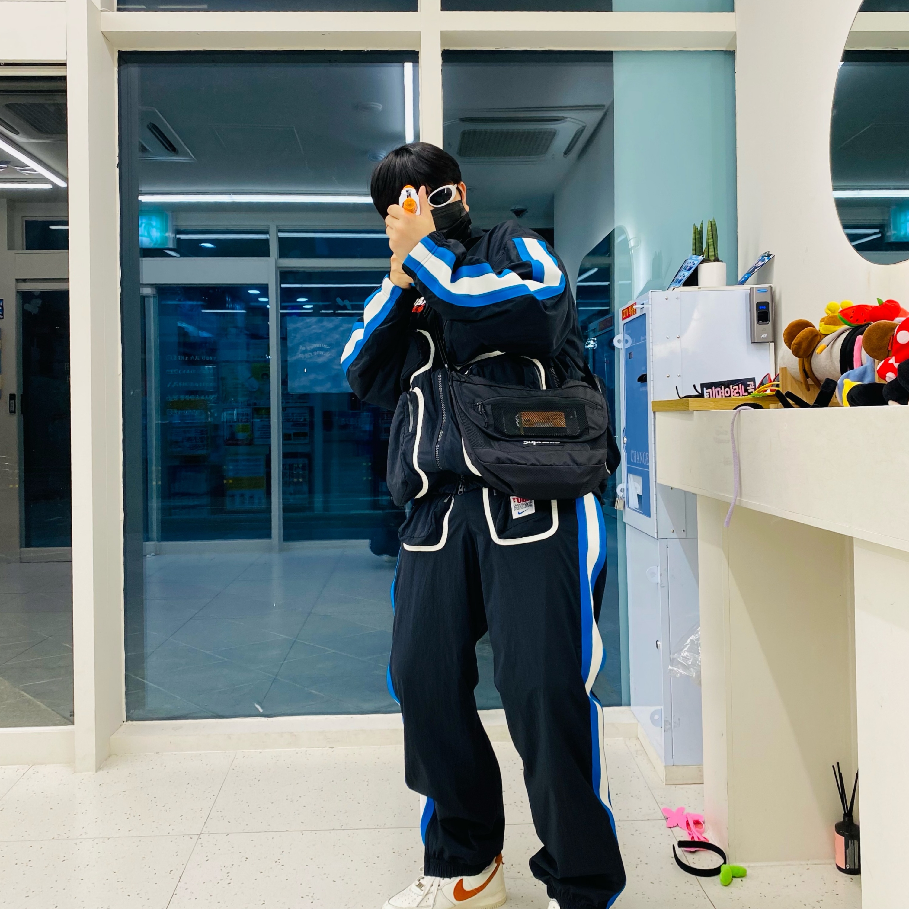 Nike x Undercover NRG Track Suit Black - US/EU, Supreme Small Messenger Bag Black - 22SS 착용 스타일