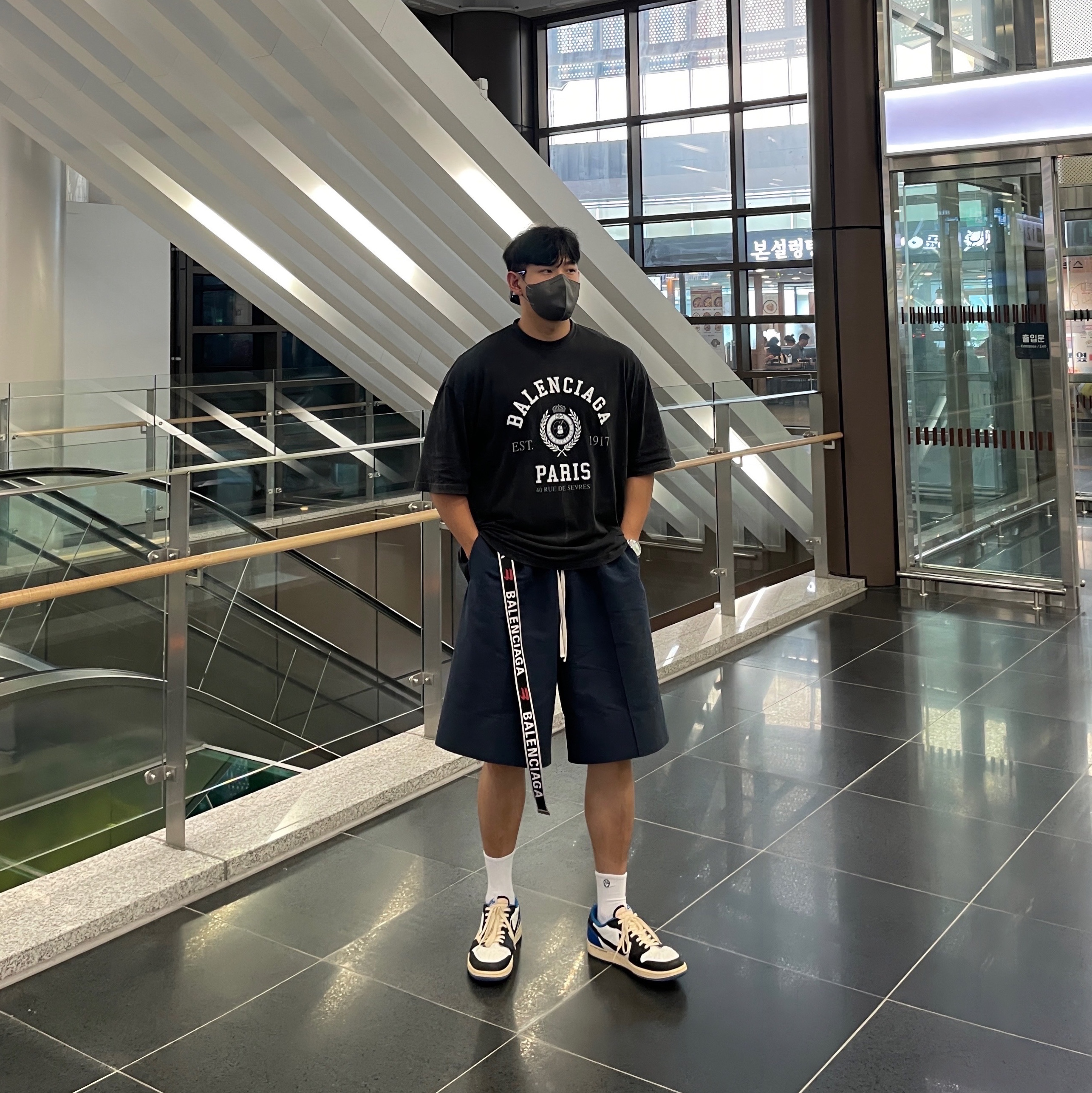 Jordan 1 x Travis Scott x Fragment Retro Low OG SP Military Blue, Balenciaga D Ring Belt Grey 착용 스타일 - 1