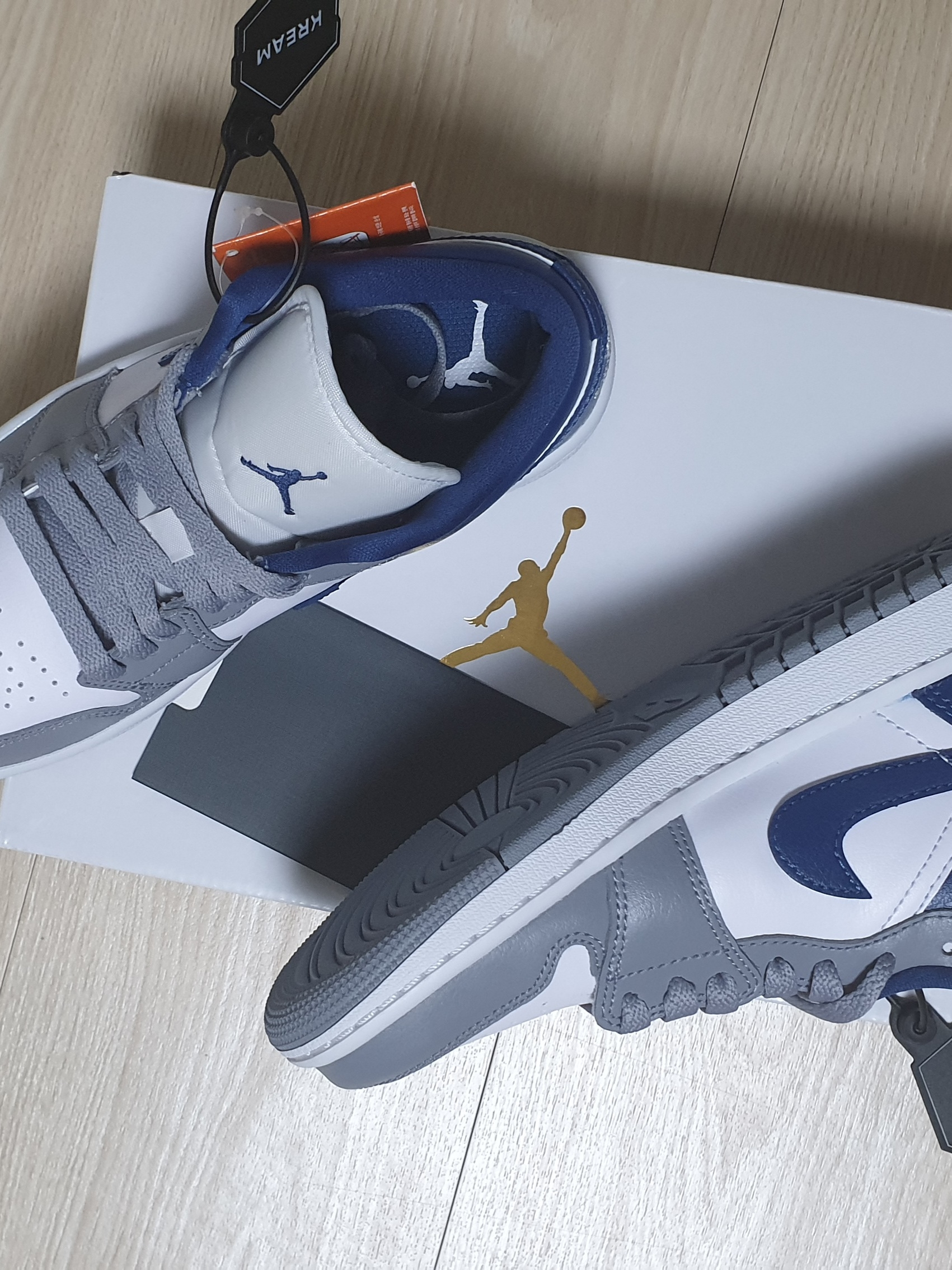 (W) Jordan 1 Low White Grey Blue 착용 스타일 - 3