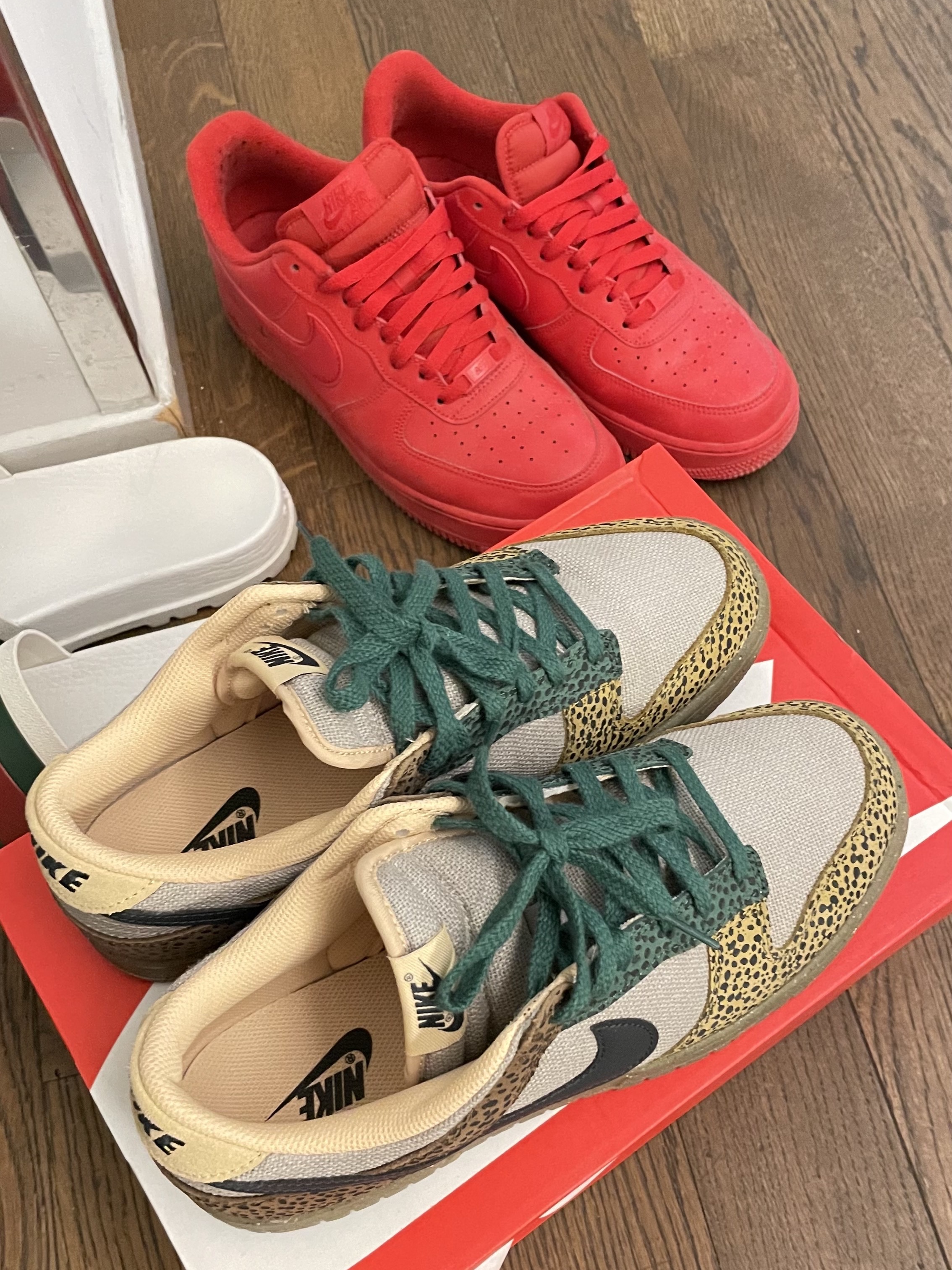 NIke Dunk Low Safari, Nike Air Force 1 '07 LV8 Low 1 Triple Red 착용 스타일