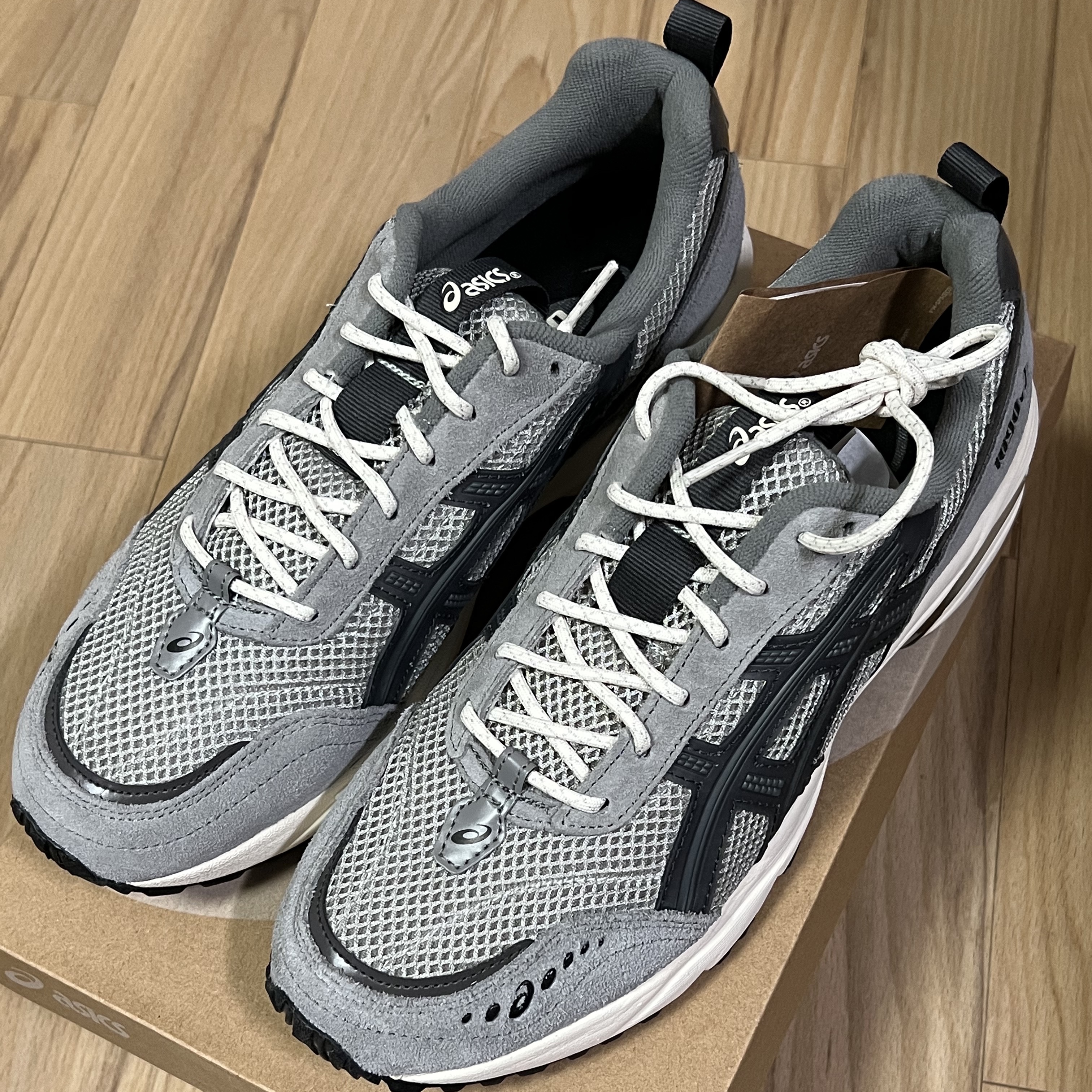 Asics Gel-1090 V2 Oyster Grey 착용 스타일