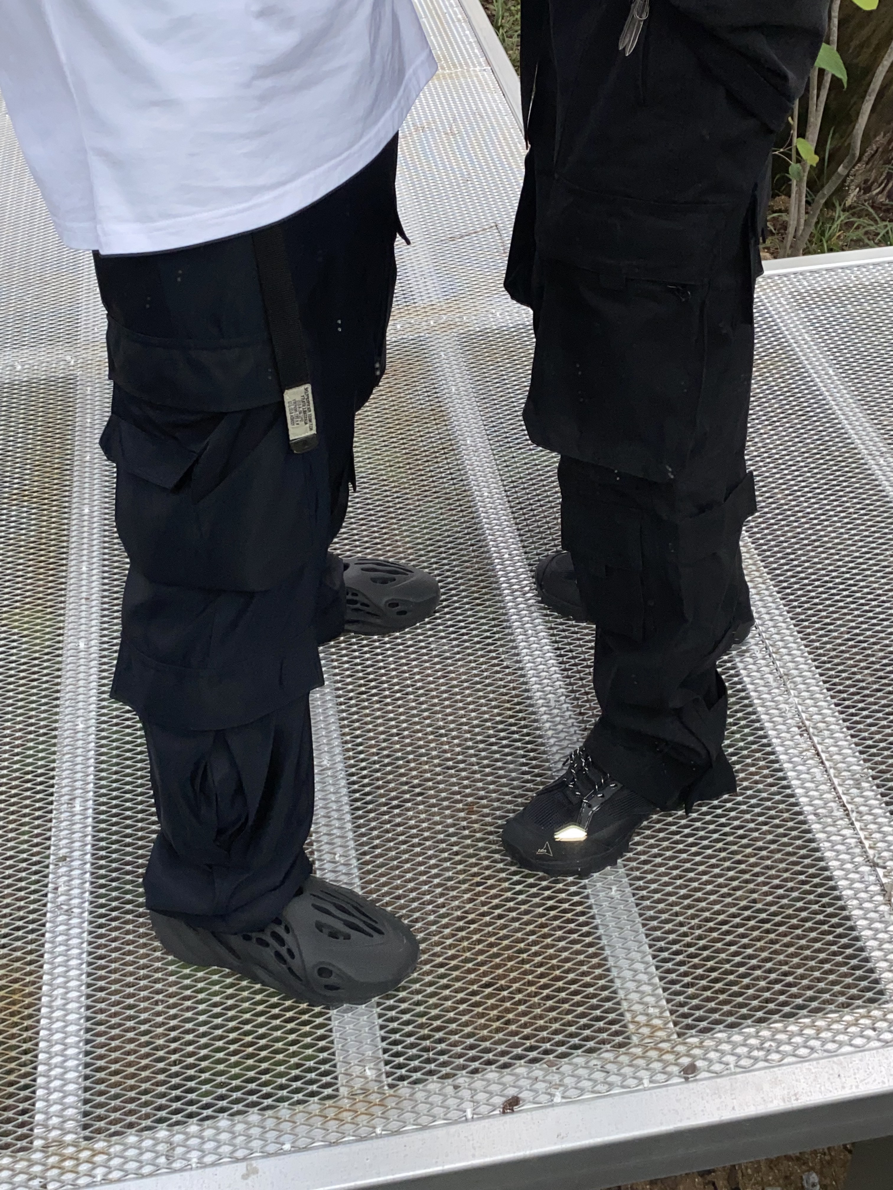 Adidas Yeezy Foam RNNR Onyx 착용 스타일