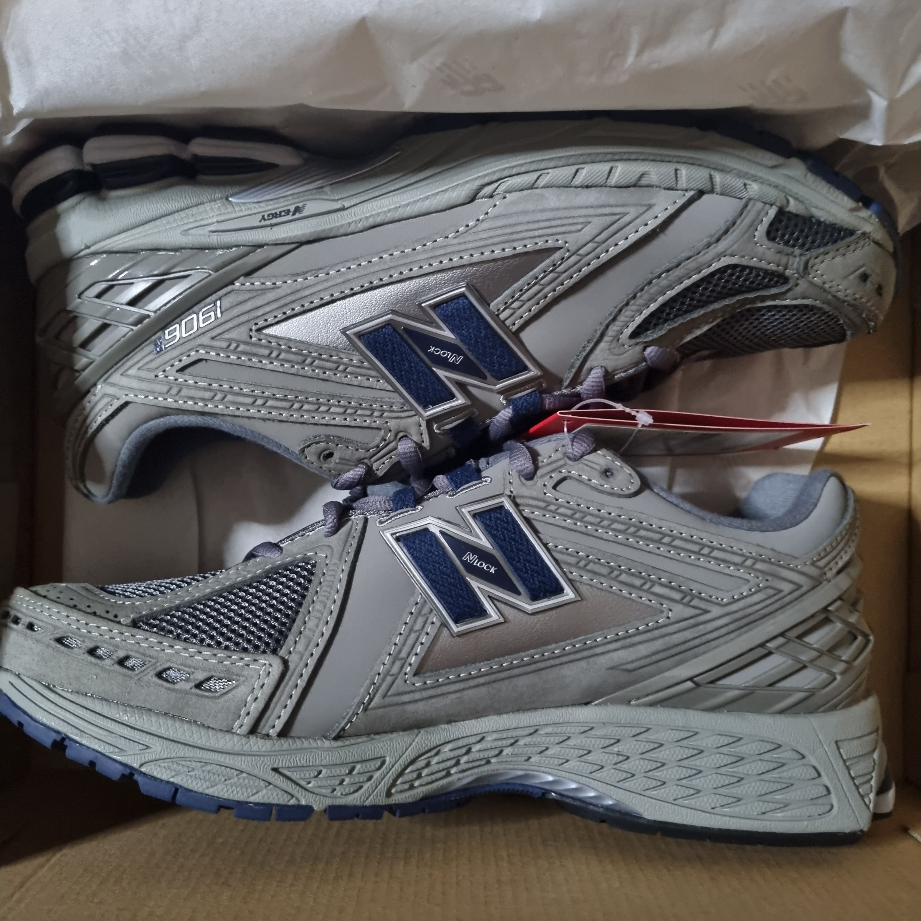 New Balance 1906R Charcoal Grey 착용 스타일