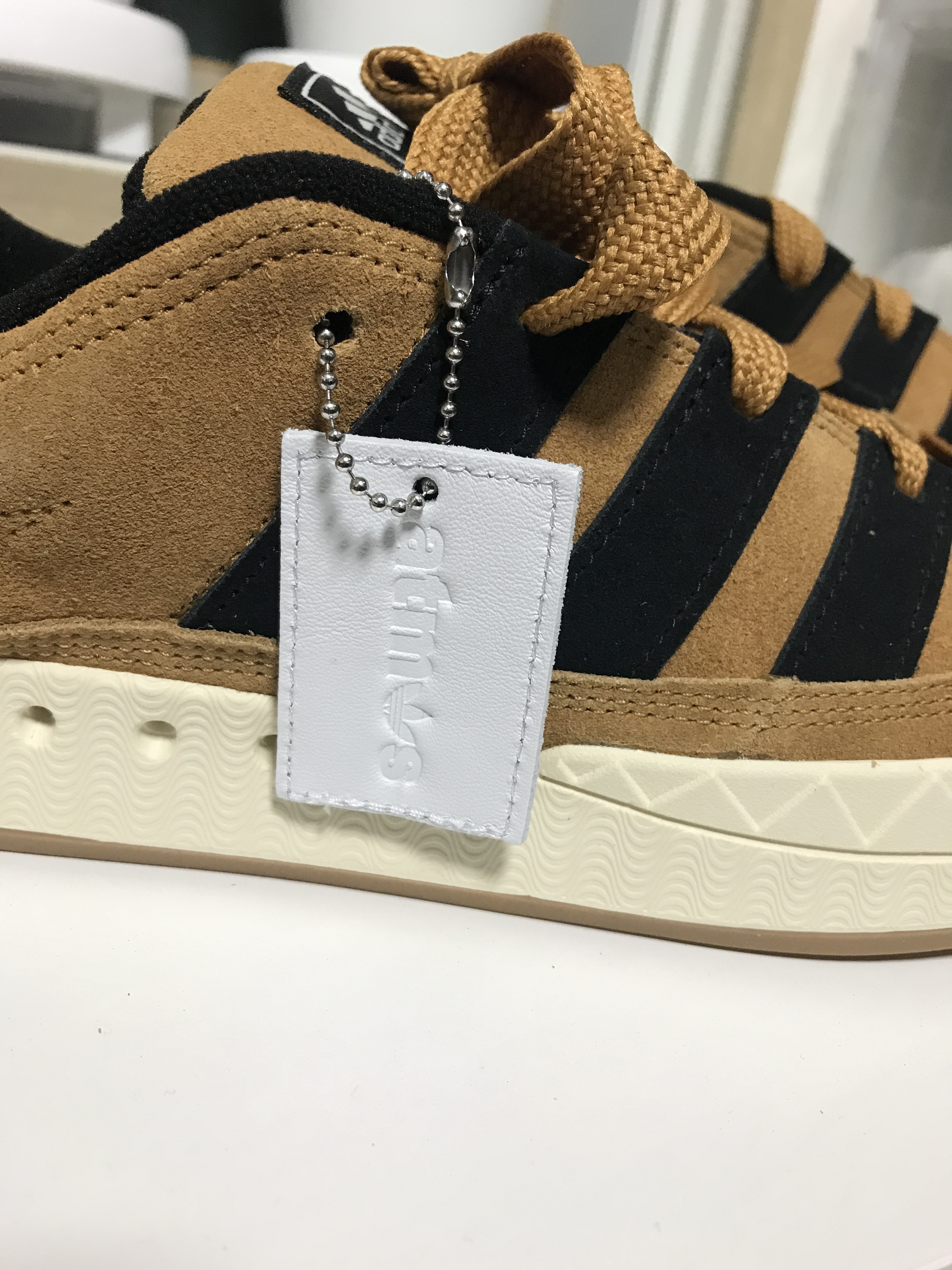 Adidas x Atmos Adimatic OG Shoebox 착용 스타일 - 3