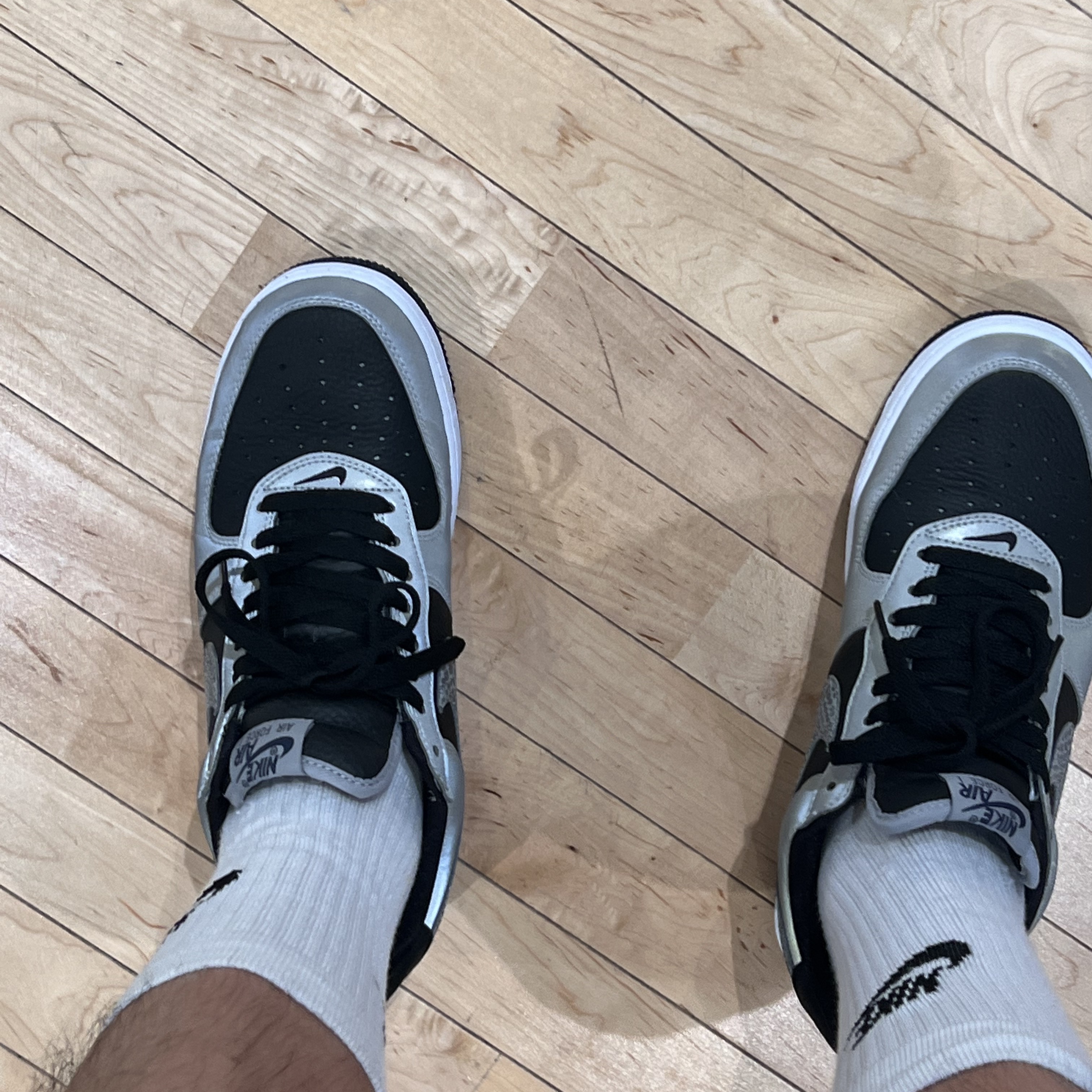 Nike Air Force 1 B Silver Snake 착용 스타일 - 1