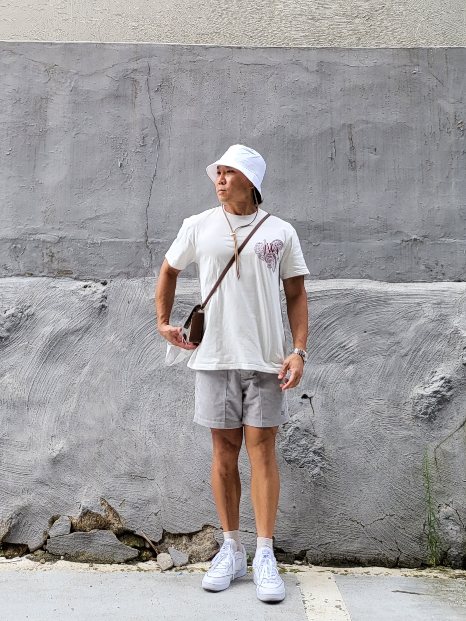 Nike x Jacquemus Bucket Hat White, Reebok x Maison Margiela Club C TL White 착용 스타일 - 2