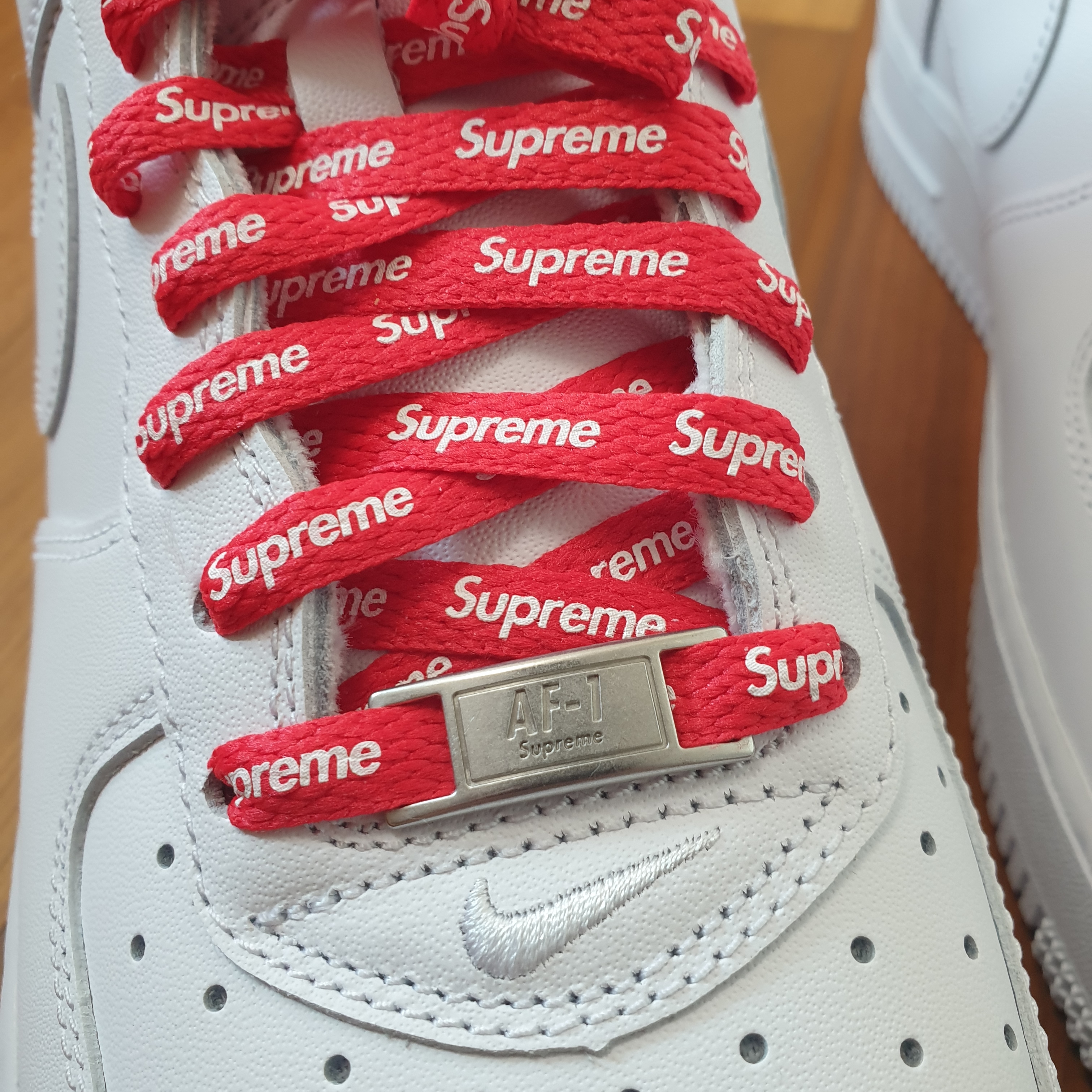 Nike x Supreme Air Force 1 Low White 착용 스타일 - 1