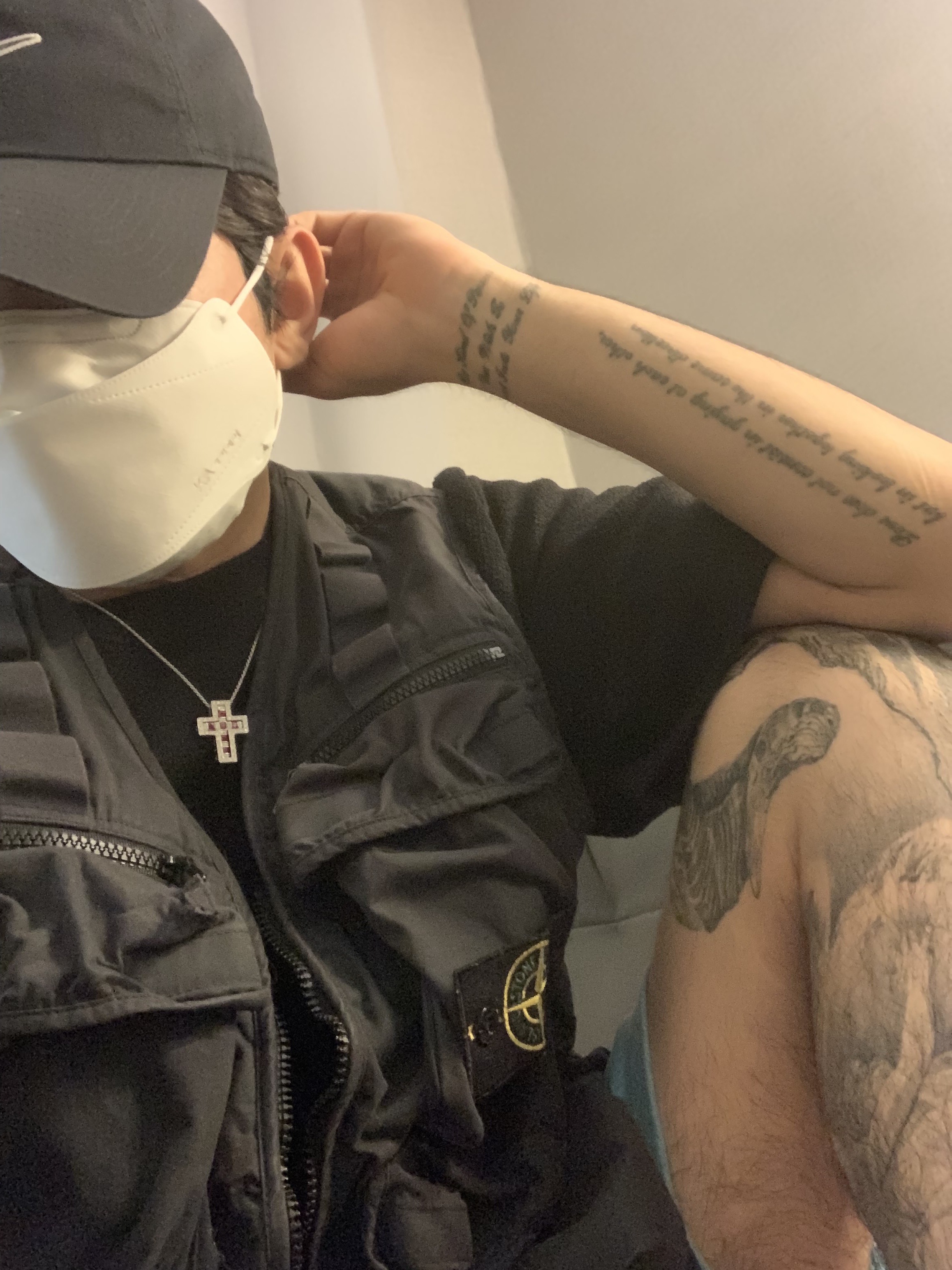 Supreme x Stone Island Camo Cargo Vest Black Camo - 19SS 착용 스타일