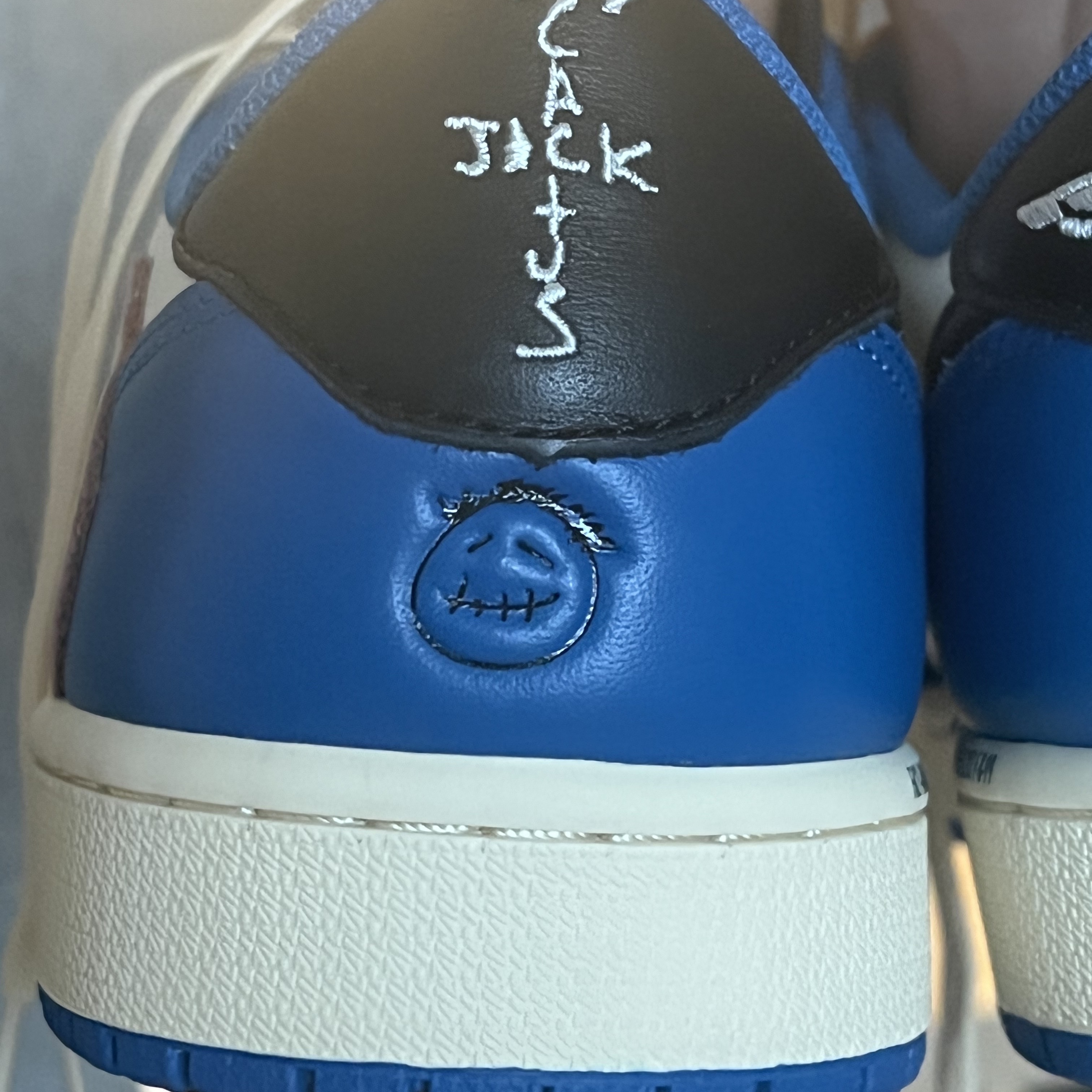 Jordan 1 x Travis Scott x Fragment Retro Low OG SP Military Blue, New Balance 992 Made in USA Grey - D Standard 착용 스타일 - 4