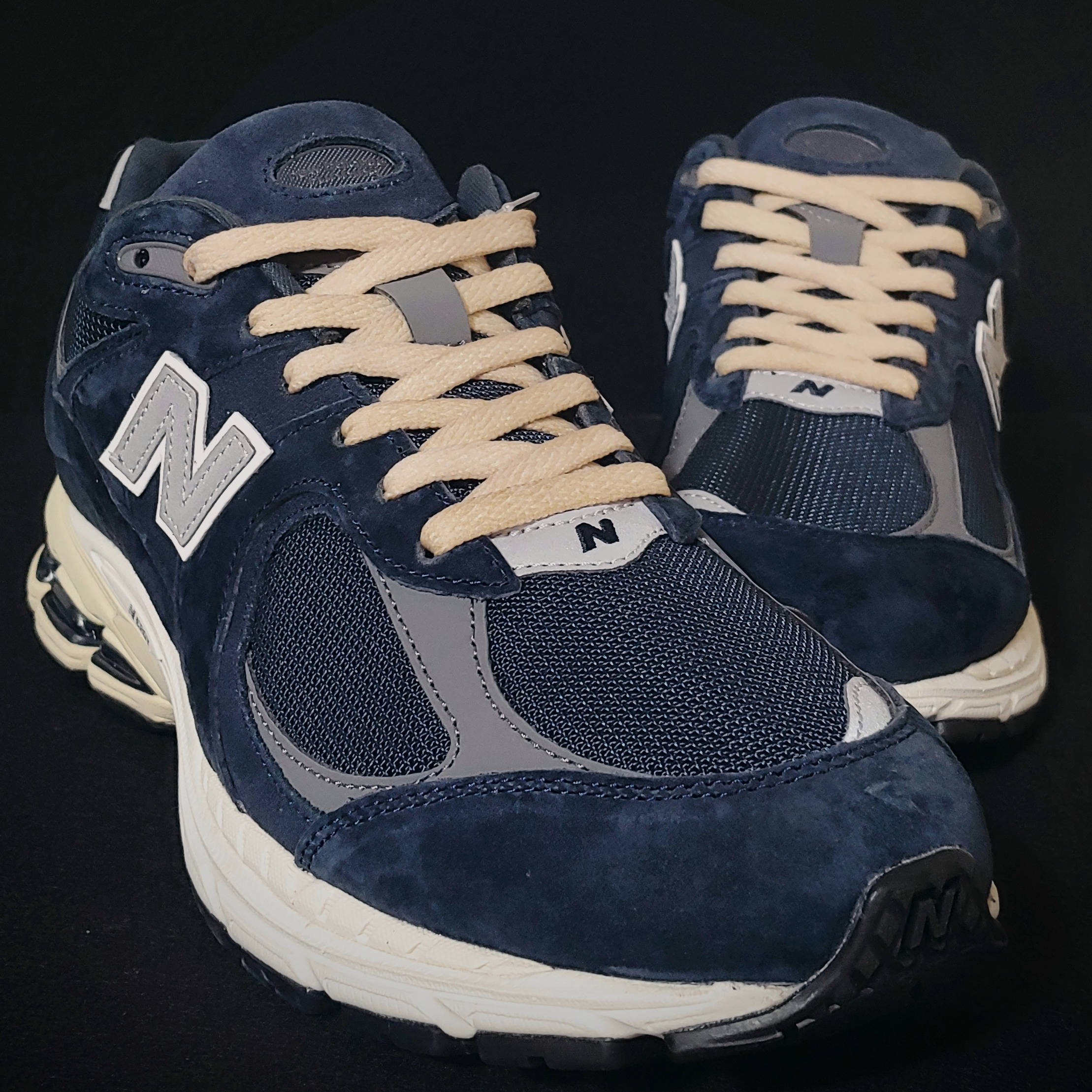 New Balance 2002R Eclipse Castlerock 착용 스타일 - 5