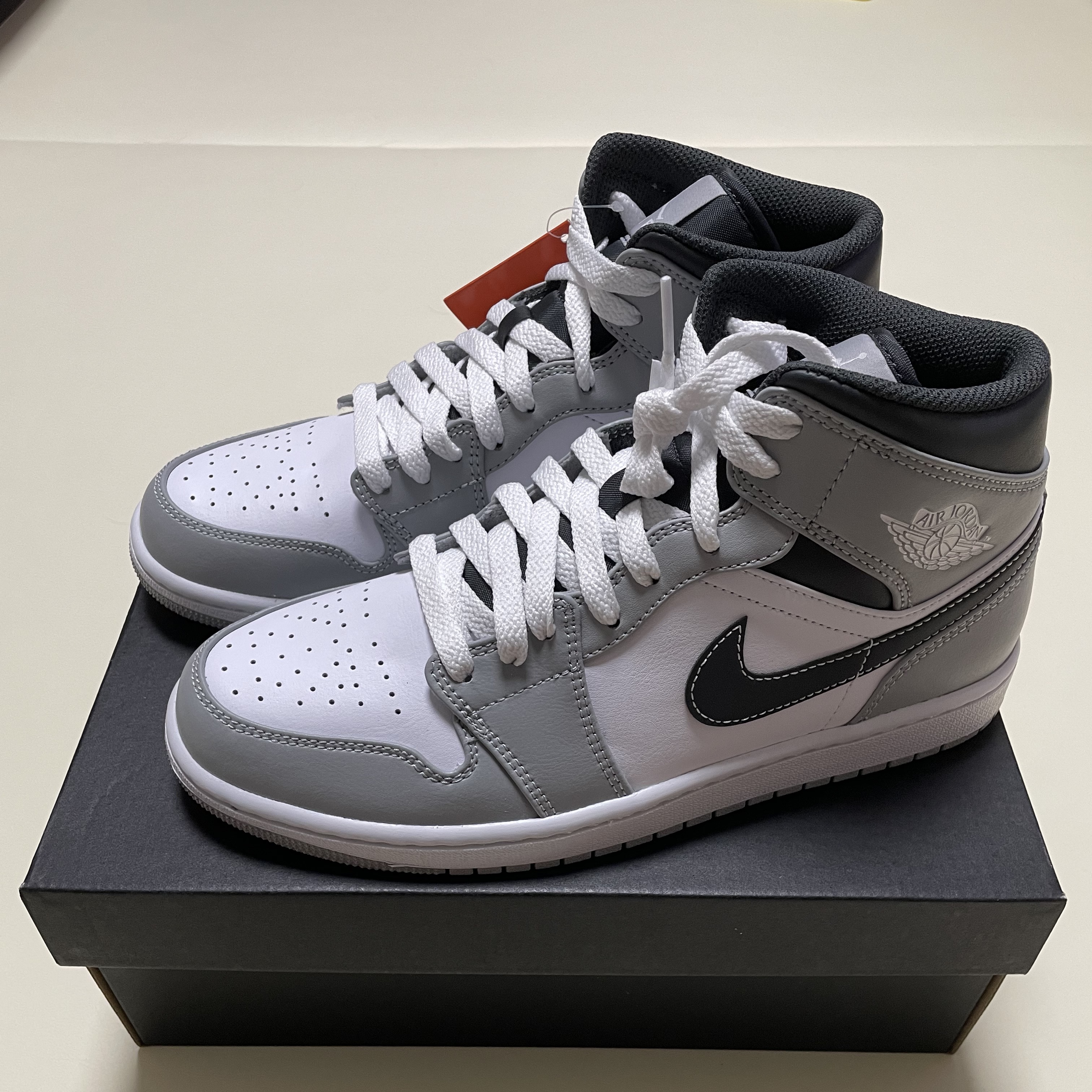 Jordan 1 Mid Light Smoke Grey Anthracite 착용 스타일