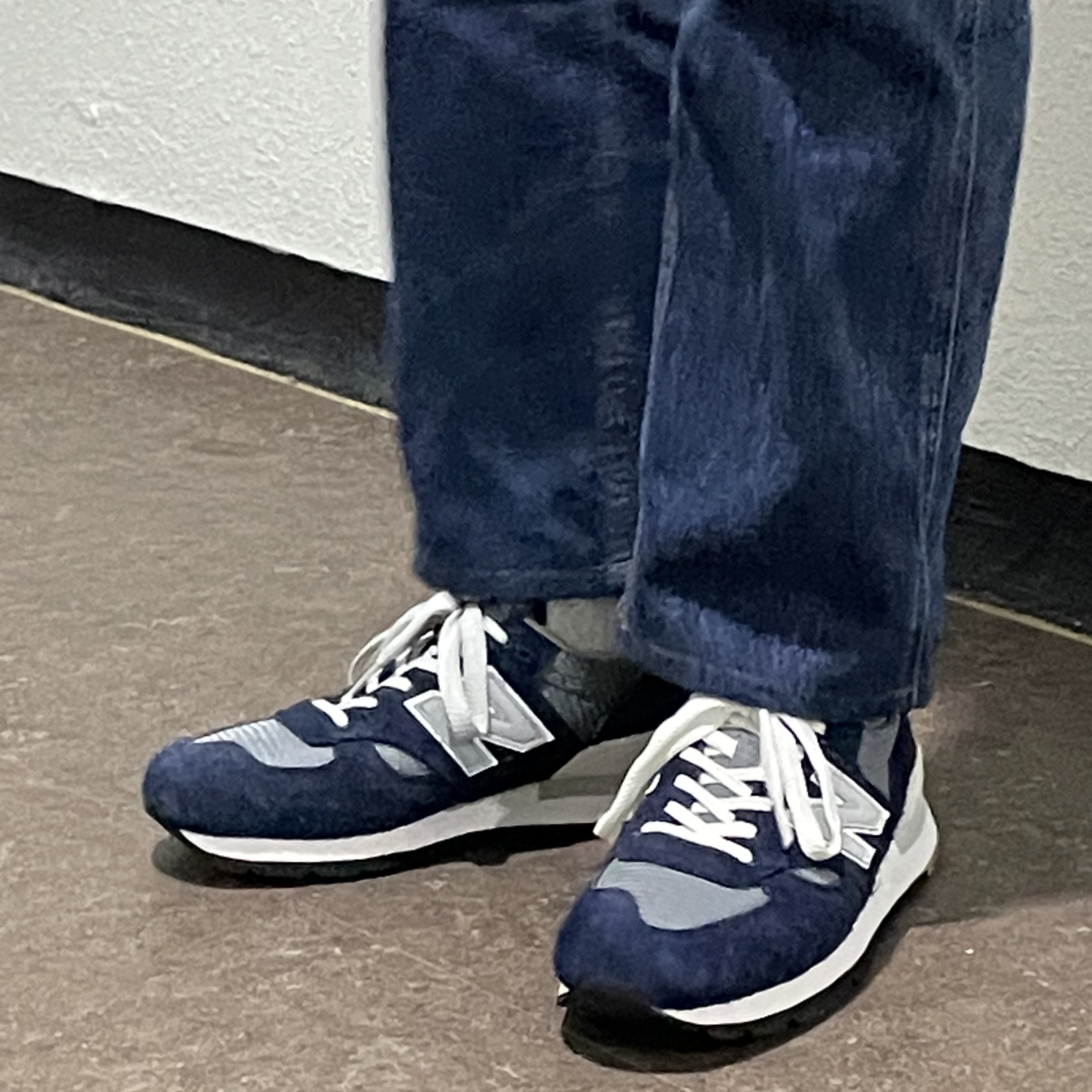 New Balance x Carhartt WIP 990v1 Made in USA Sculpture Center 착용 스타일 - 1