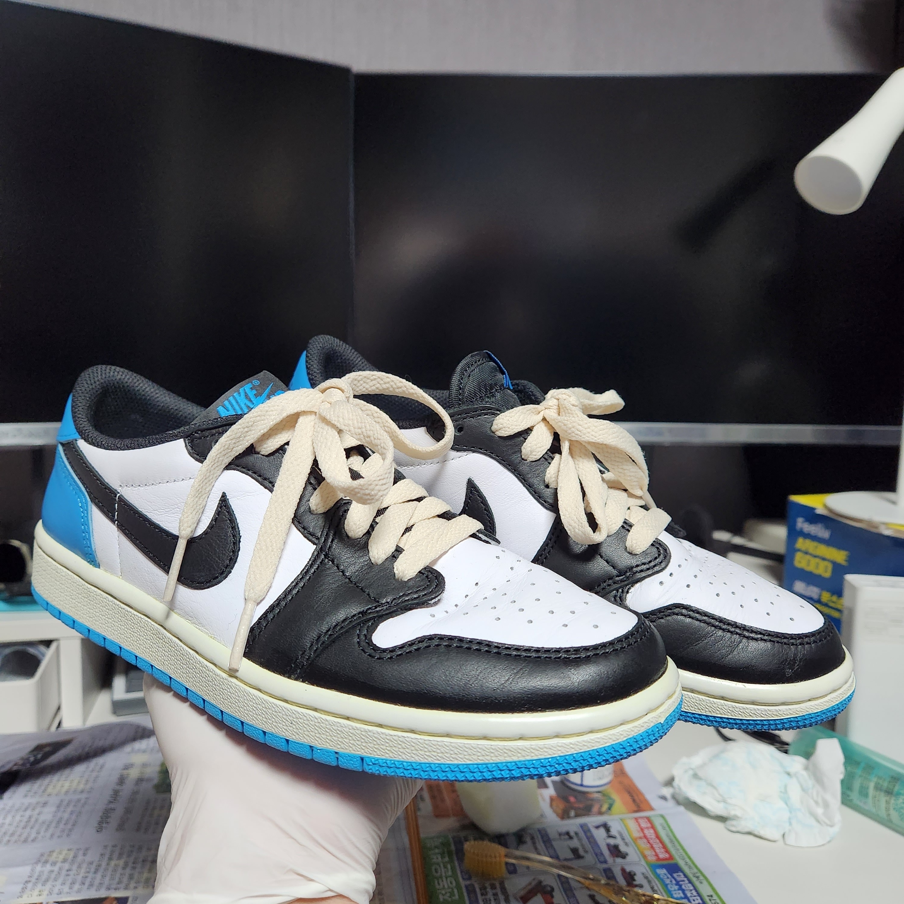 Jordan 1 Retro Low OG Black and Dark Powder Blue, (W) Jordan 1 Retro Low OG Black and Dark Powder Blue 착용 스타일 - 3