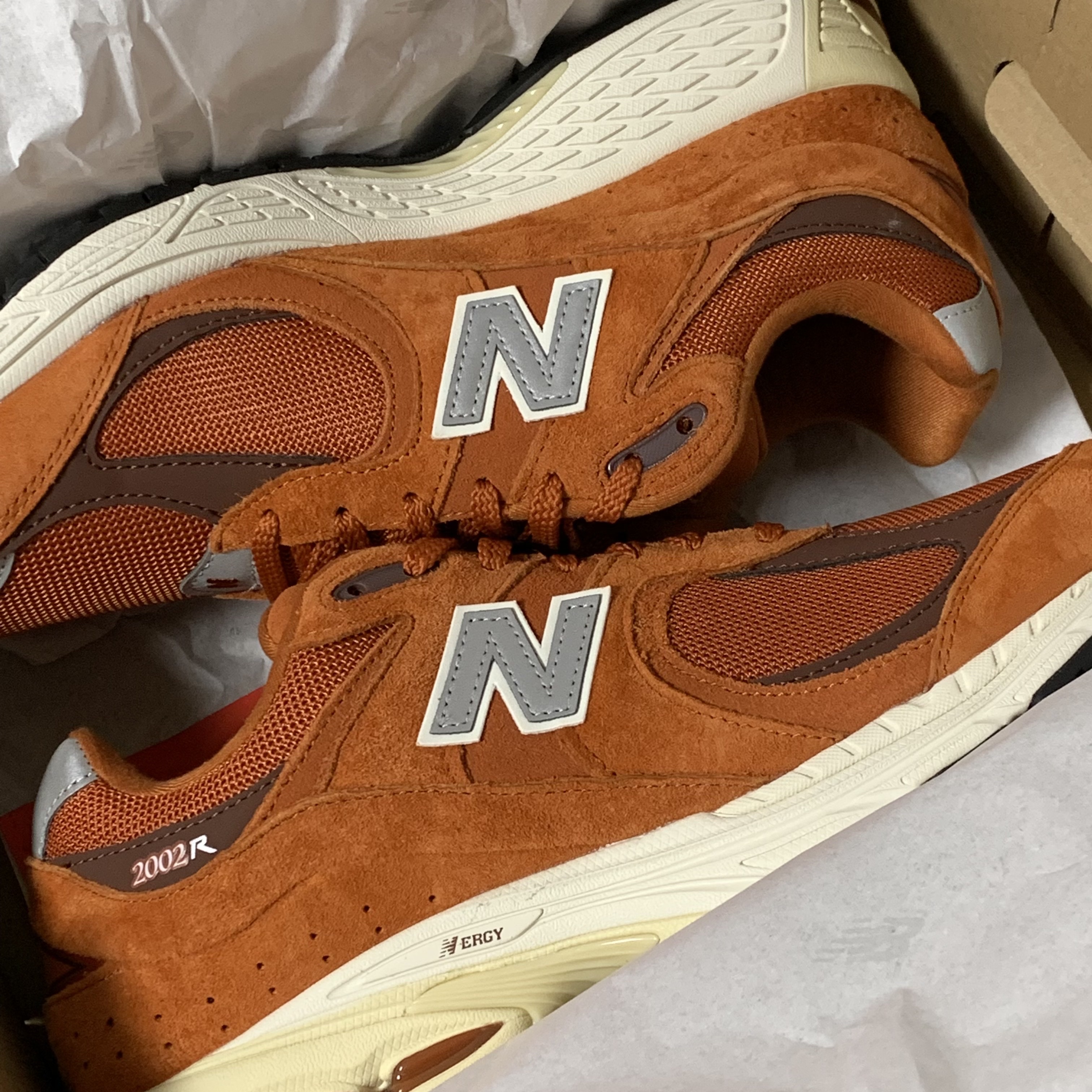 New Balance 2002R Rust Oxide 착용 스타일