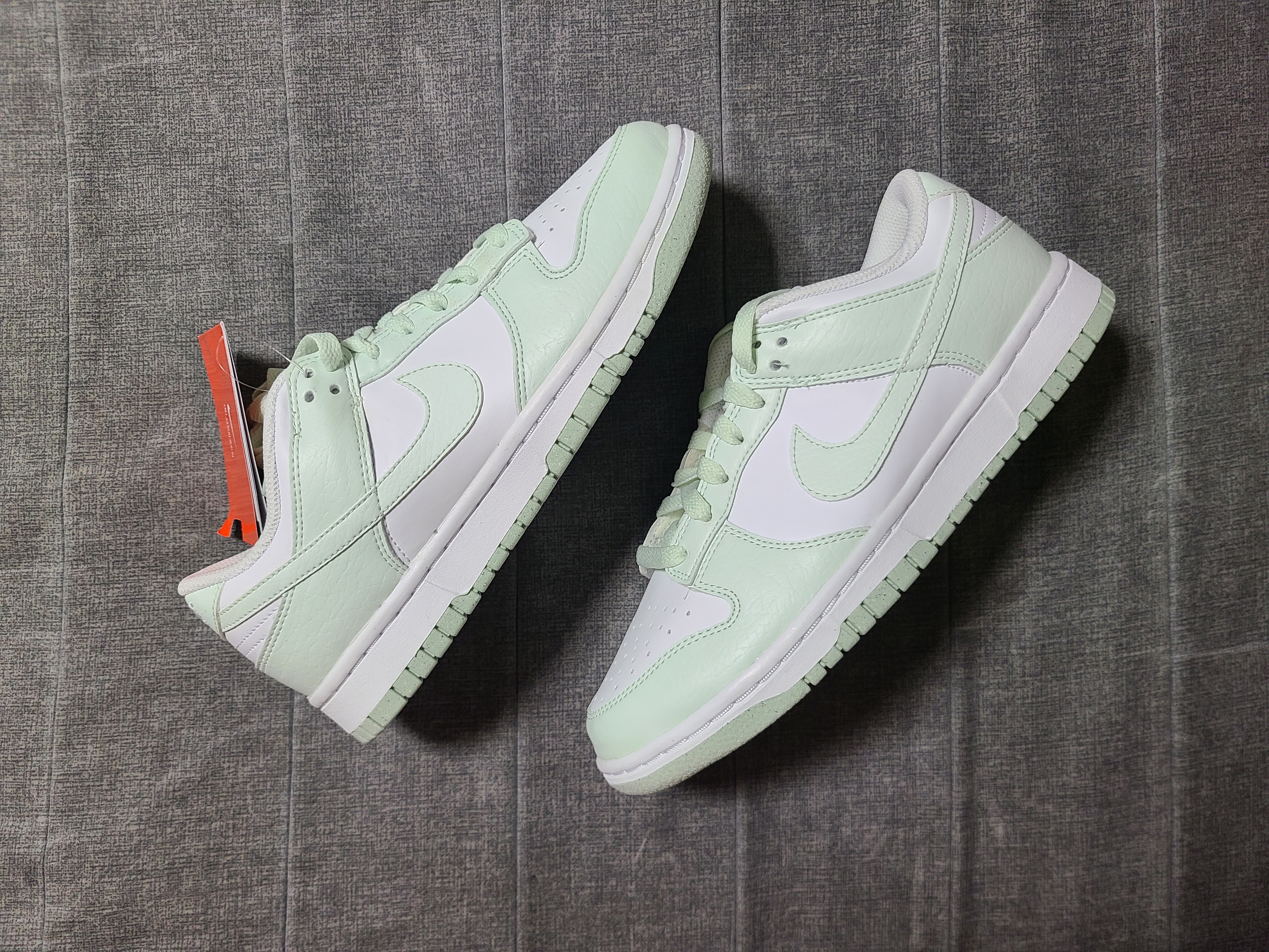 (W) Nike Dunk Low Next Nature Barely Green and White 착용 스타일