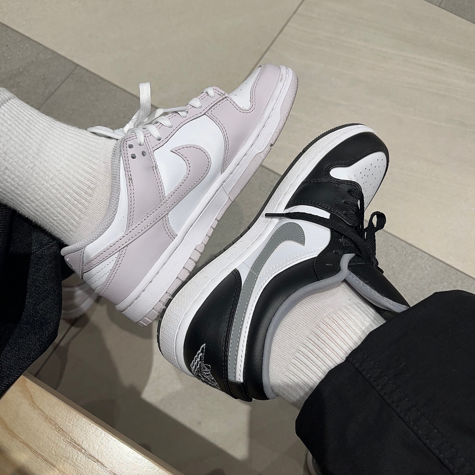 (W) Nike Dunk Low Venice, Jordan 1 Low Black Particle Grey 착용 스타일