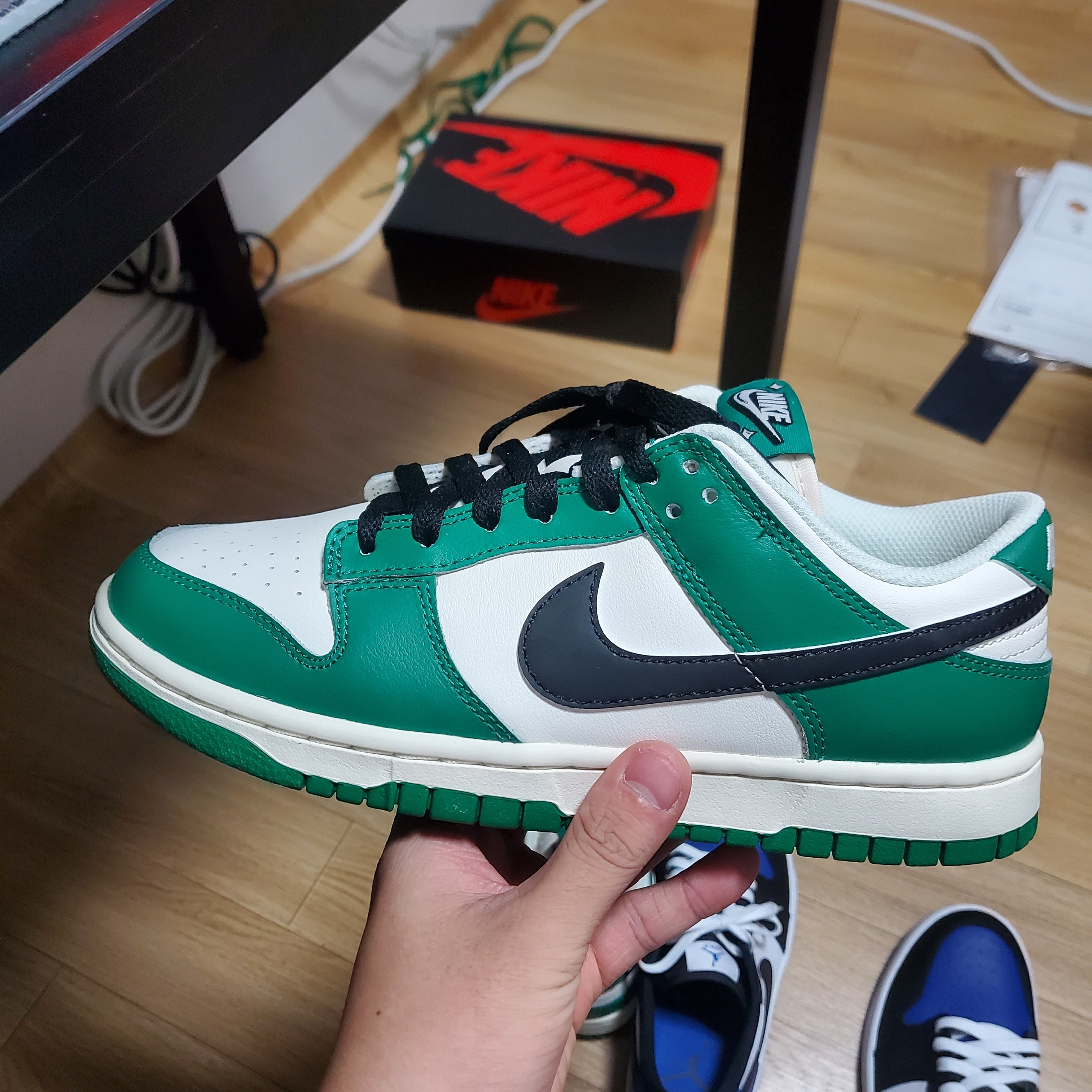 Nike Dunk Low Retro SE Jackpot Malachite, Jordan 1 Low Golf Sport Royal 착용 스타일 - 2