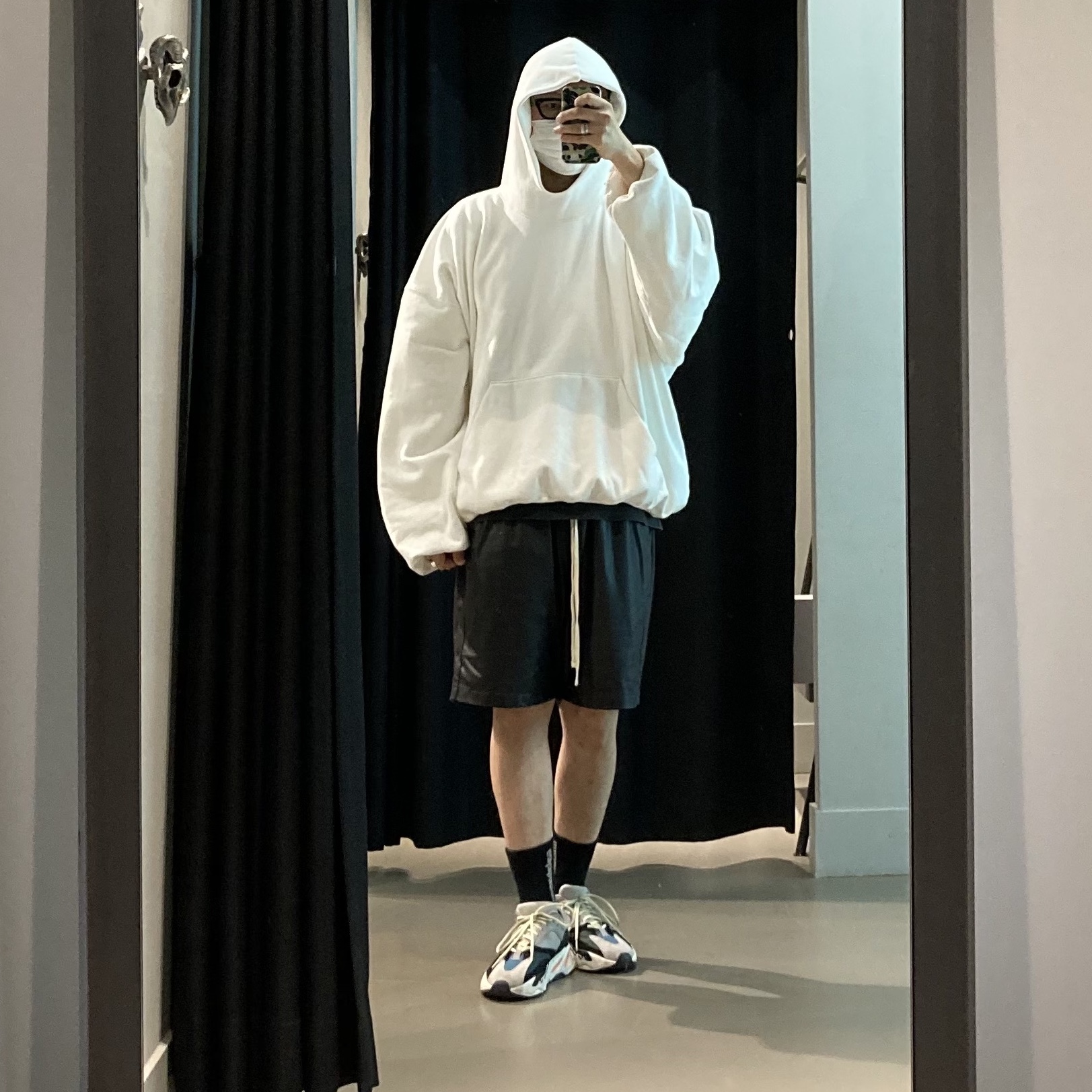 Yeezy Gap Engineered By Balenciaga Dove Hoodie White 착용 스타일 - 1