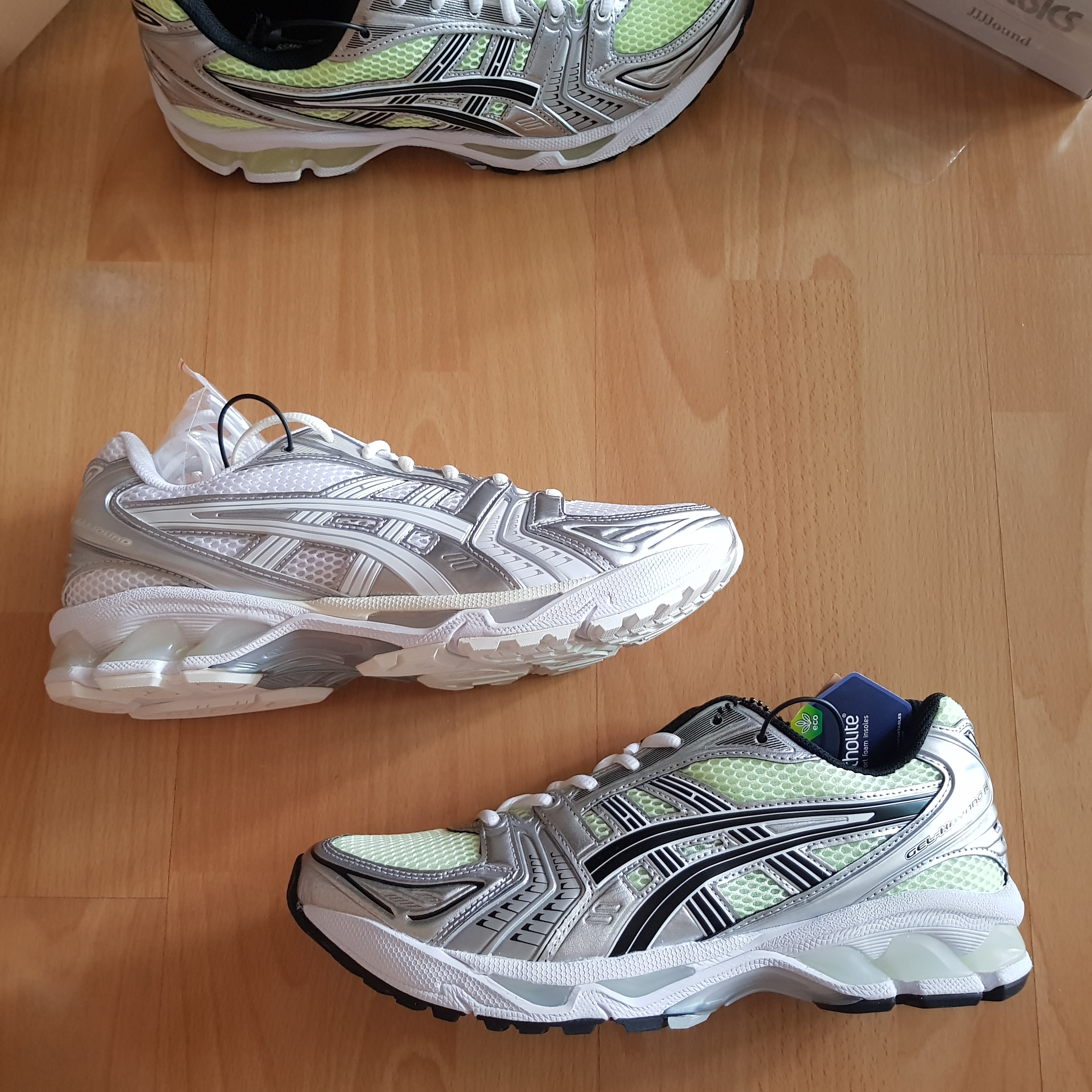 Asics x JJJJound Gel-Kayano 14 Silver White, Asics Gel-Kayano 14 Illuminate Yellow Black 착용 스타일 - 2