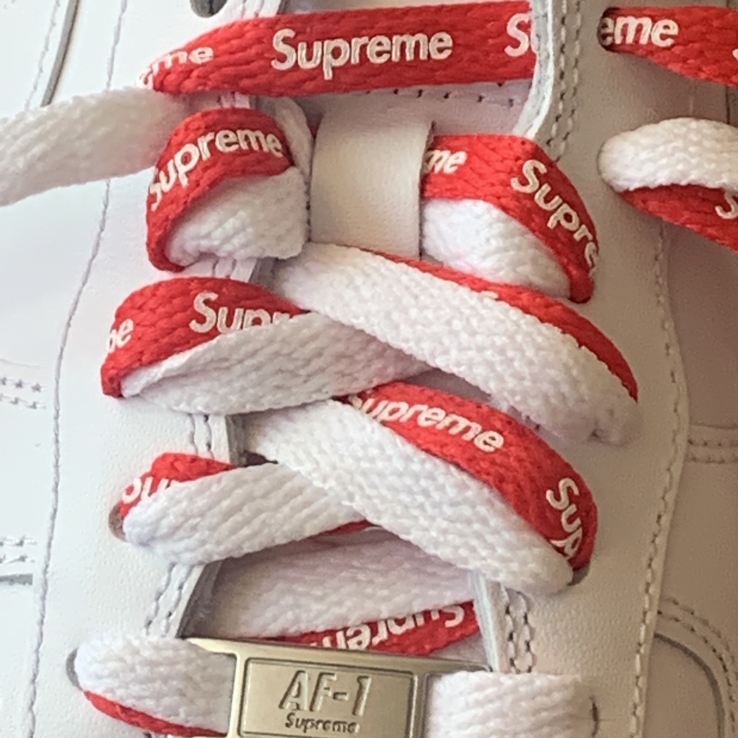 Nike x Supreme Air Force 1 Low White 착용 스타일 - 2