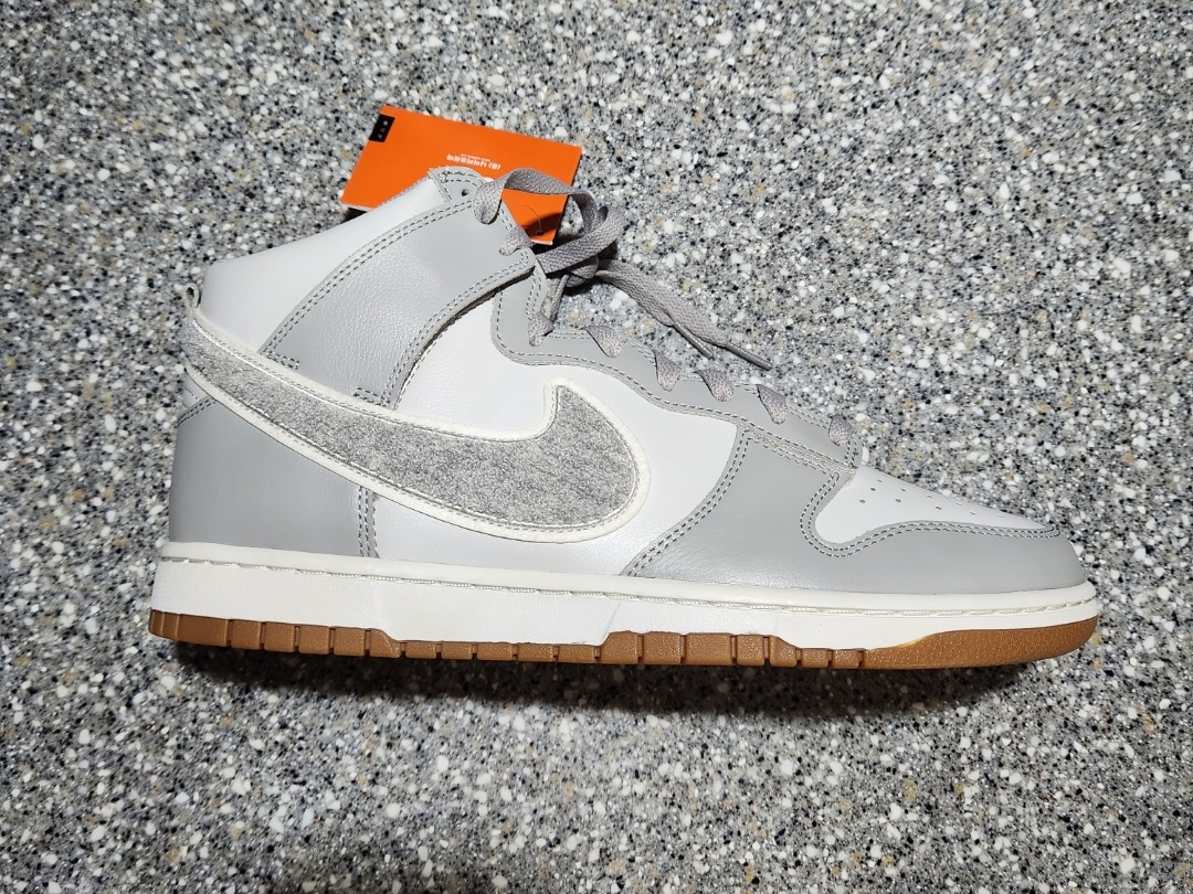 Nike Dunk High Retro University Light Smoke Grey 착용 스타일 - 1