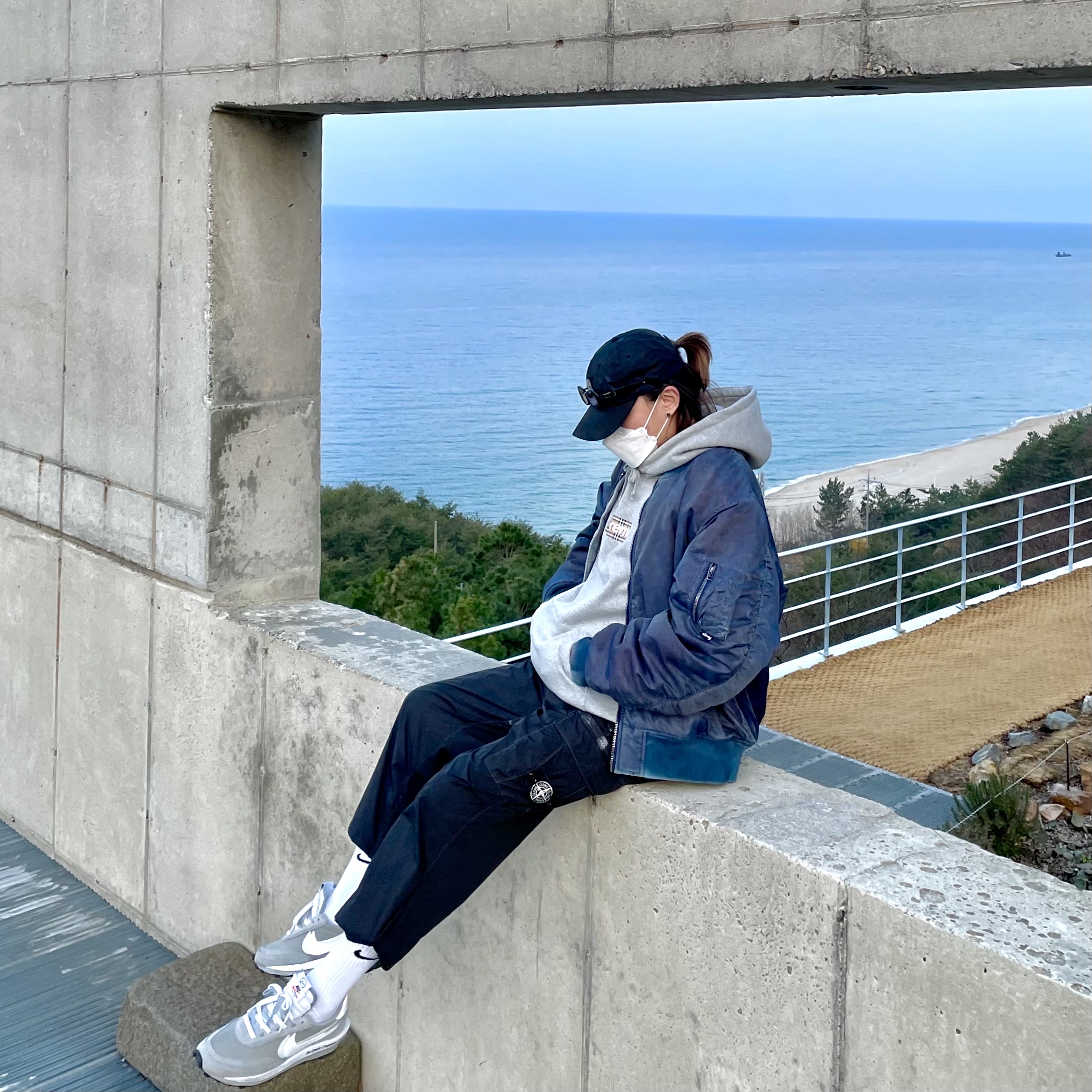 Nike x Sacai x Fragment LDWaffle Light Smoke Grey, Supreme x Stone Island Painted Camo Nylon 6-Panel Black - 20FW 착용 스타일