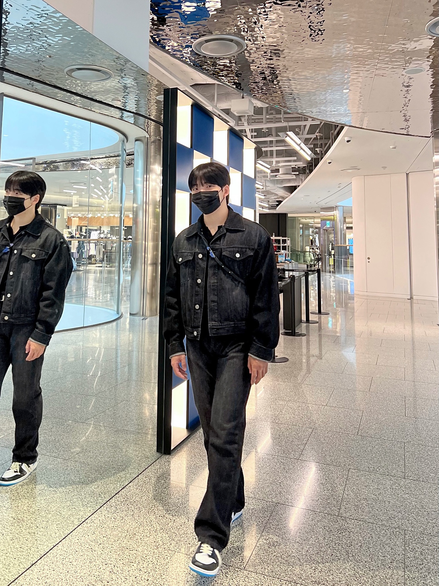 Ader Error Small Shopper Bag Noir, Jordan 1 Retro Low OG Black and Dark Powder Blue 착용 스타일 - 2