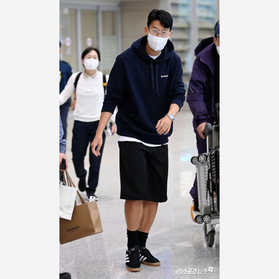 Adidas Gazelle Indoor Core Black 착용 스타일 - 2
