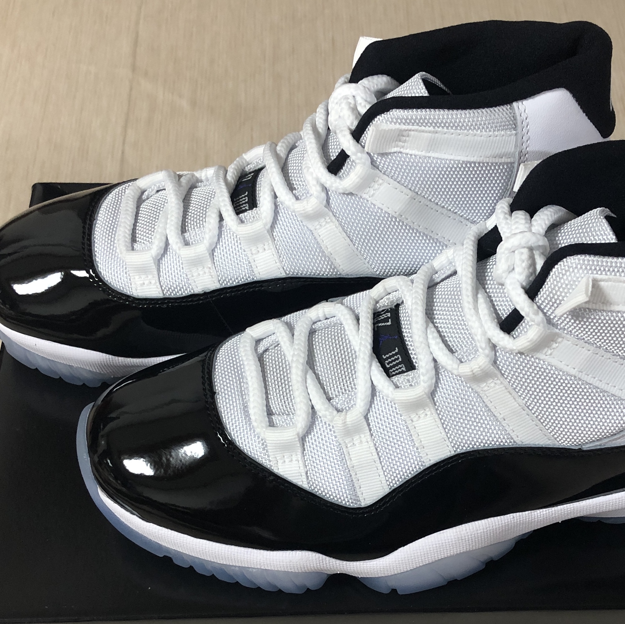 Jordan 11 Retro Concord 2018 착용 스타일 - 2