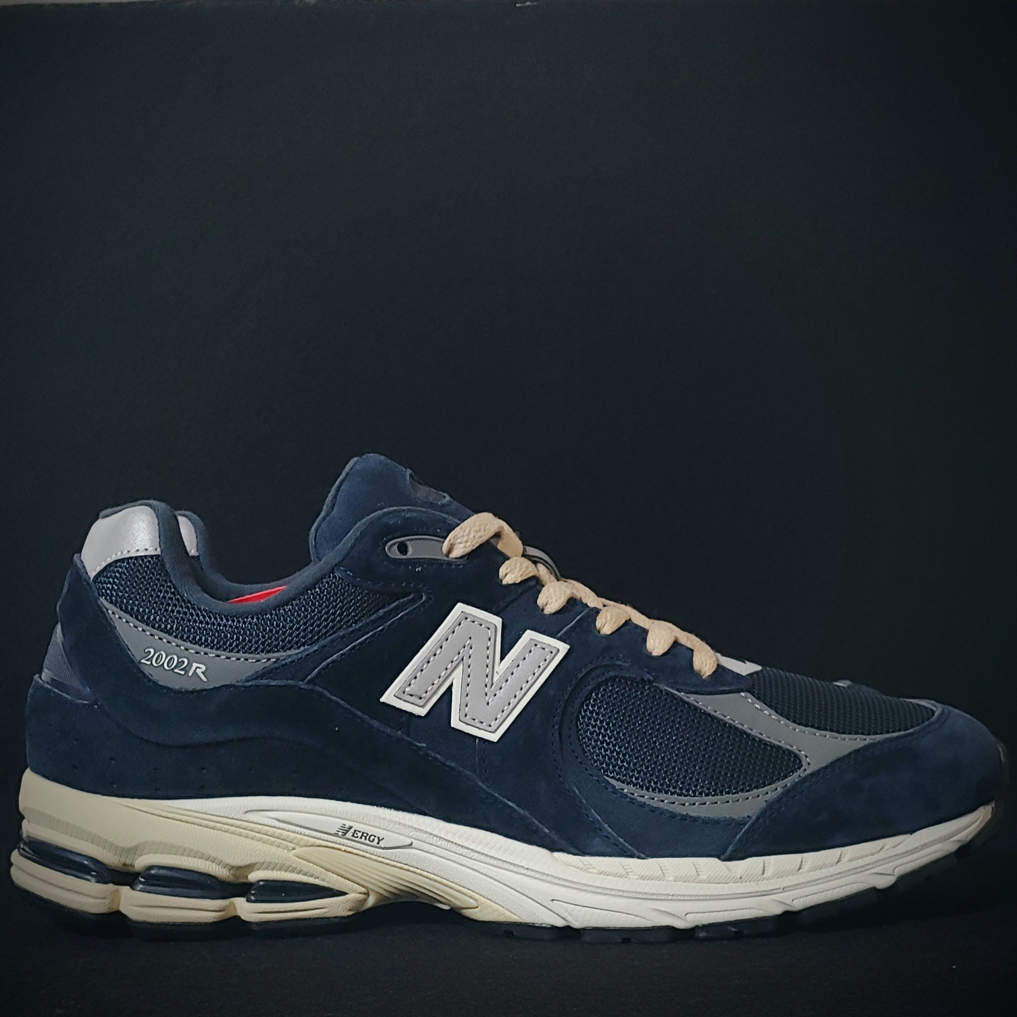 New Balance 2002R Eclipse Castlerock 착용 스타일 - 4