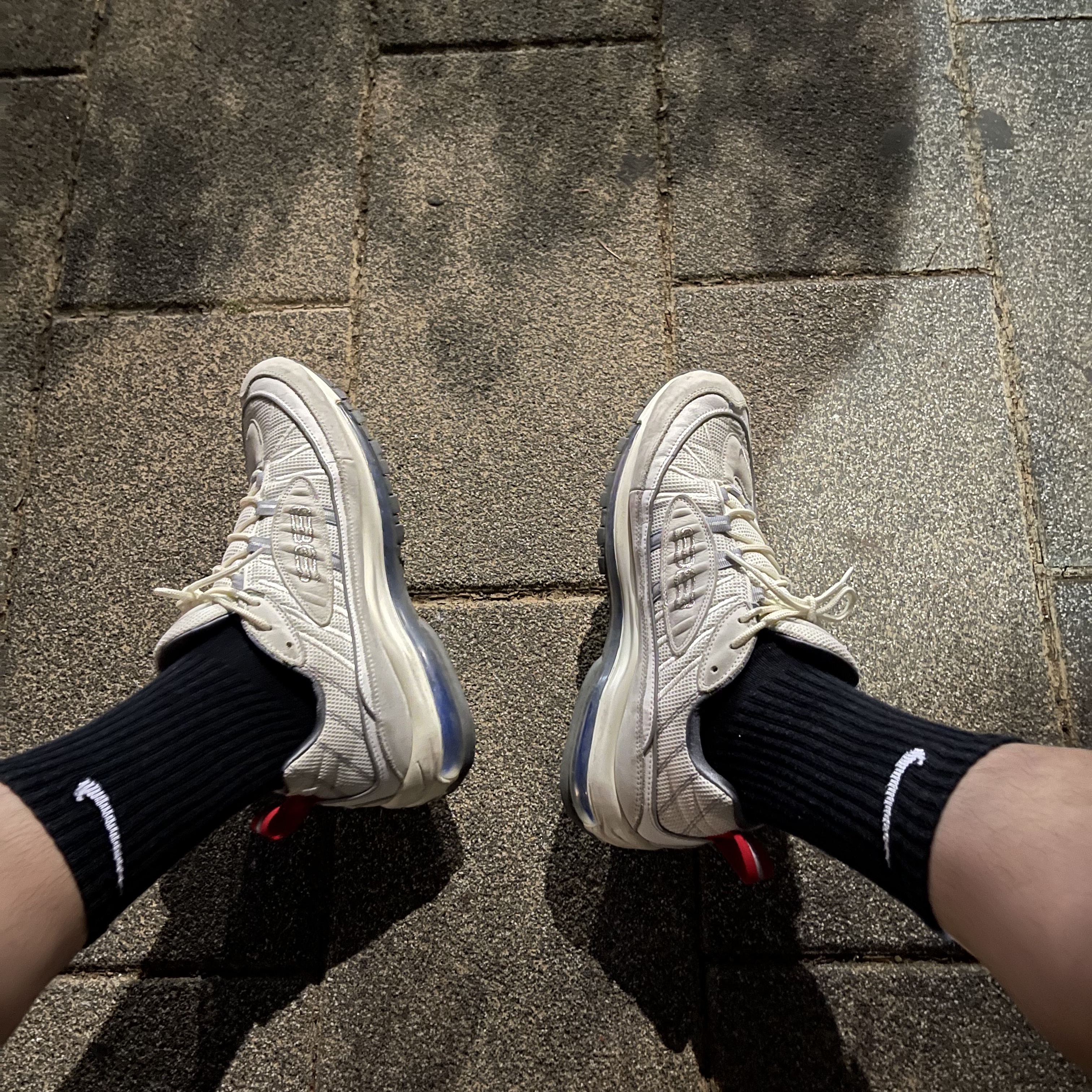 Nike Air Max 98 Summit White 착용 스타일 - 2