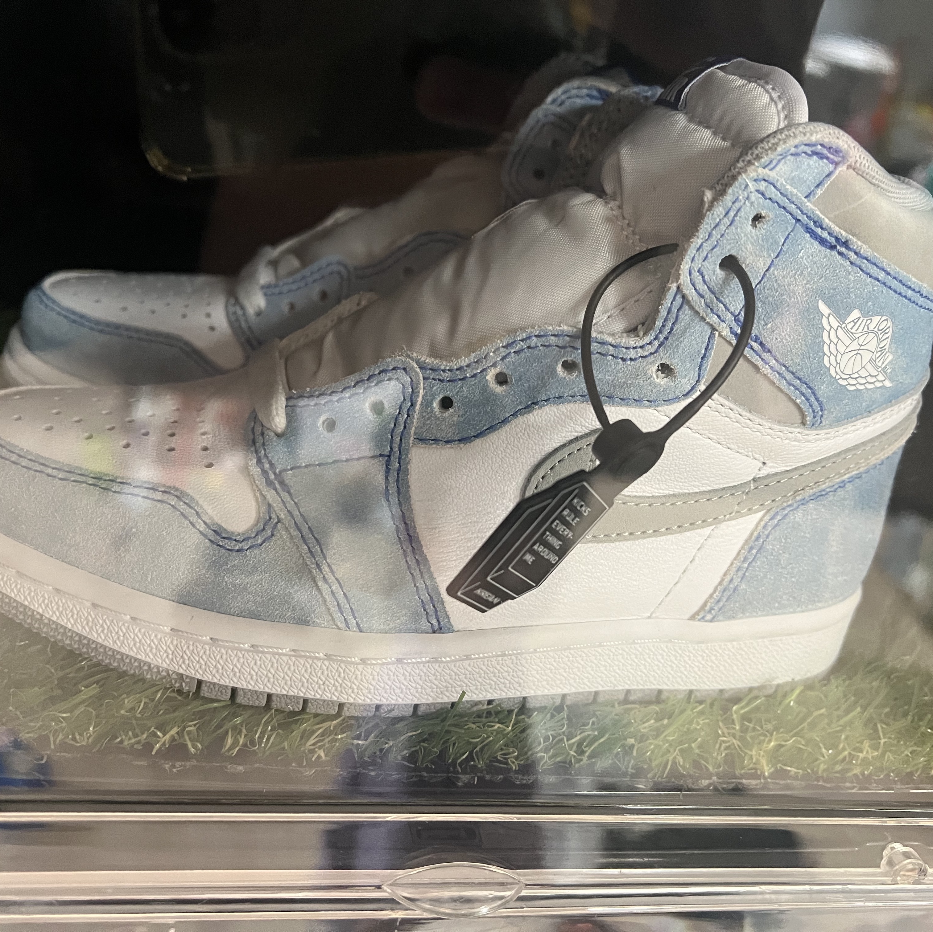 Jordan 1 Retro High OG University Blue, Jordan 1 Retro High OG Hyper Royal 착용 스타일 - 2