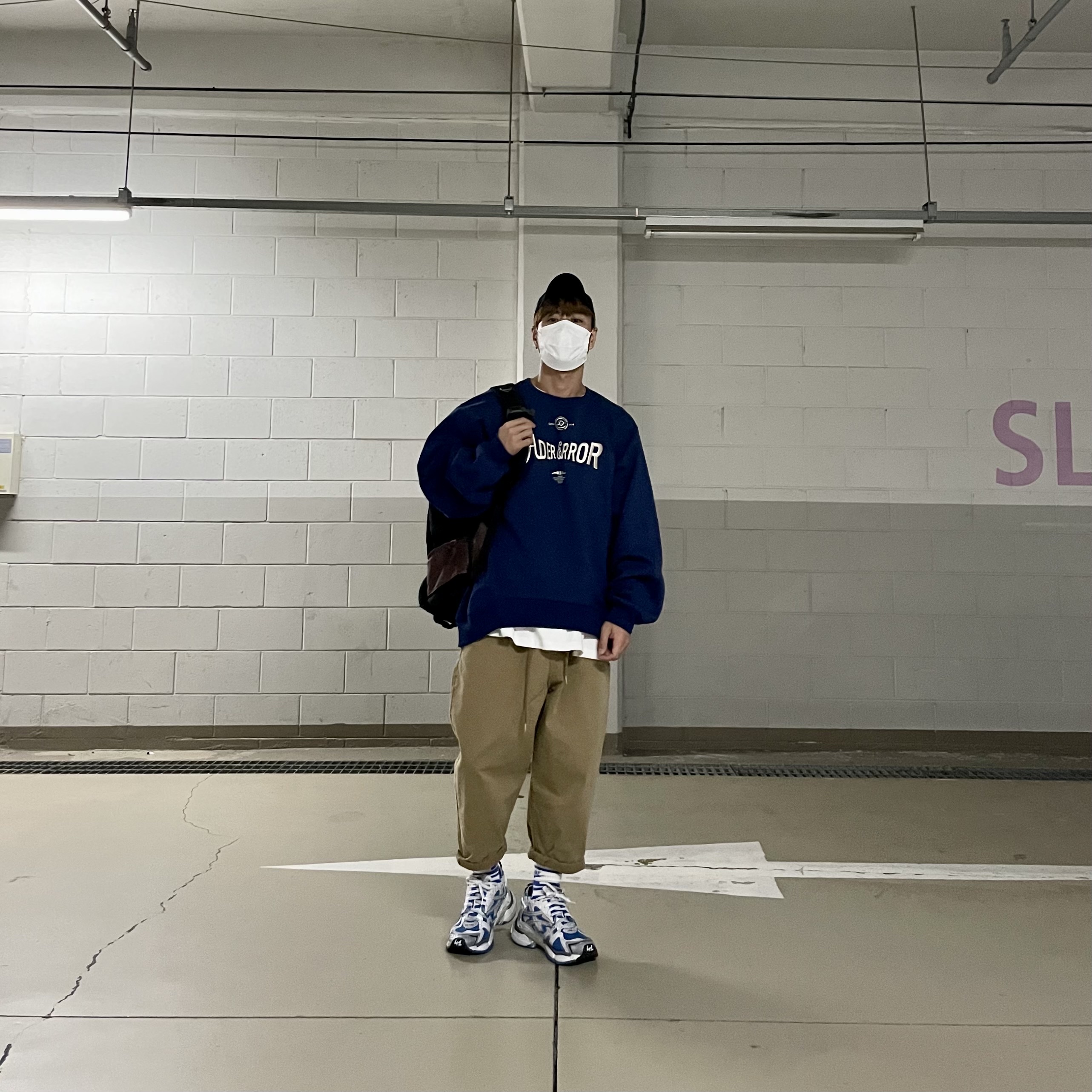 Balenciaga Runner Sneakers Blue White 착용 스타일