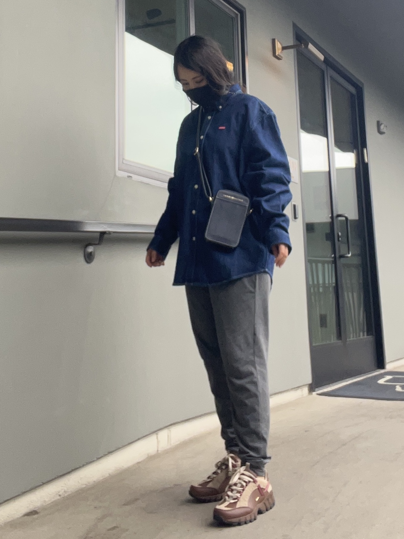 Nike x Jacquemus Air Humara LX Ale Brown and Gold, Supreme Small Box Shirt Denim - 22FW 착용 스타일 - 1